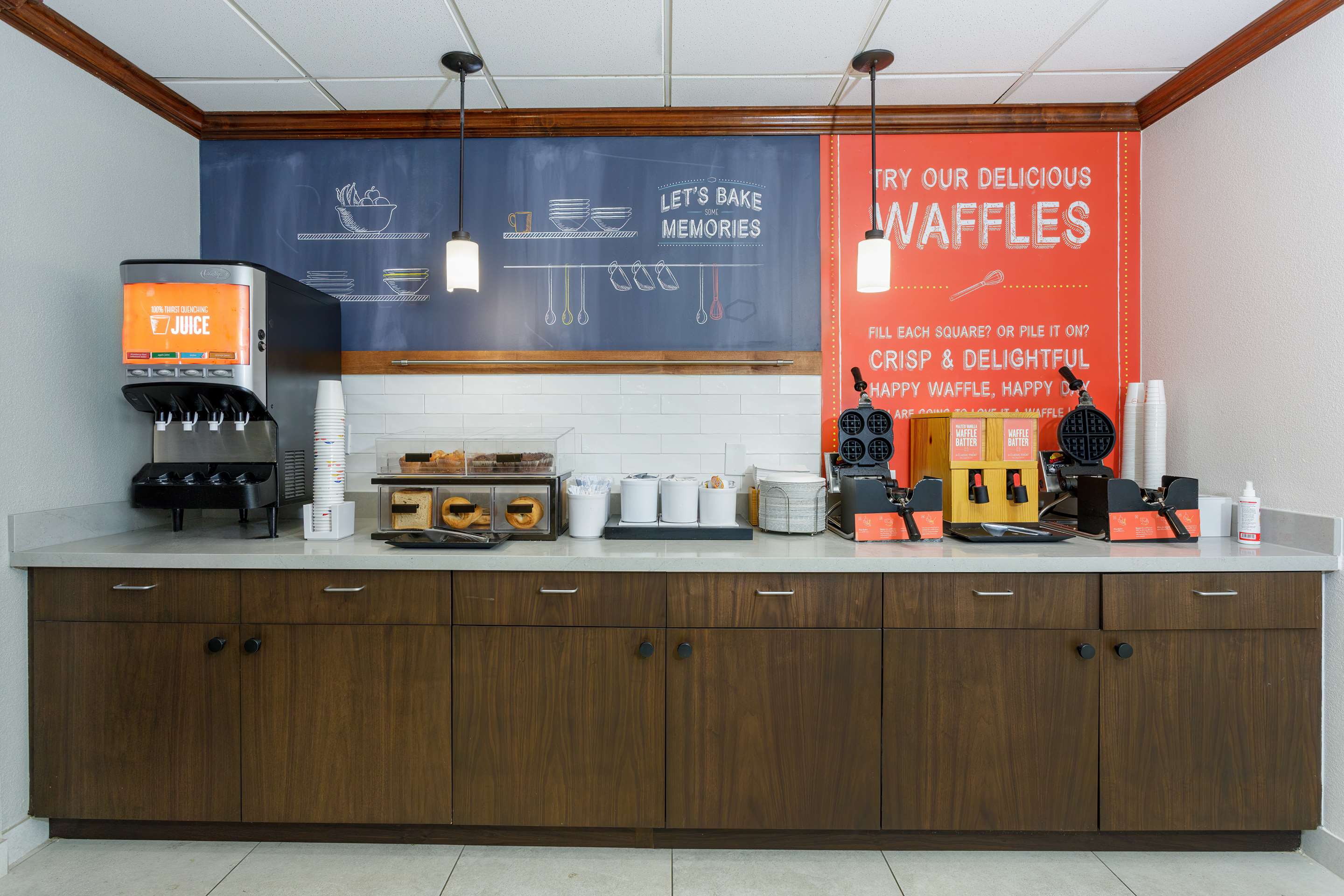 Breakfast Area | Hampton Inn & Suites Tallahassee I-10/Thomasville Road, FL
