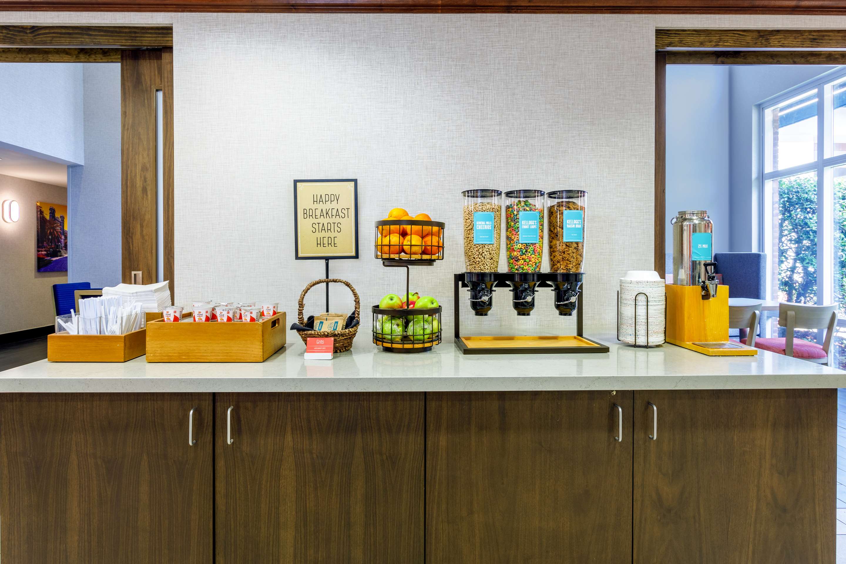 Breakfast Area | Hampton Inn & Suites Tallahassee I-10/Thomasville Road, FL