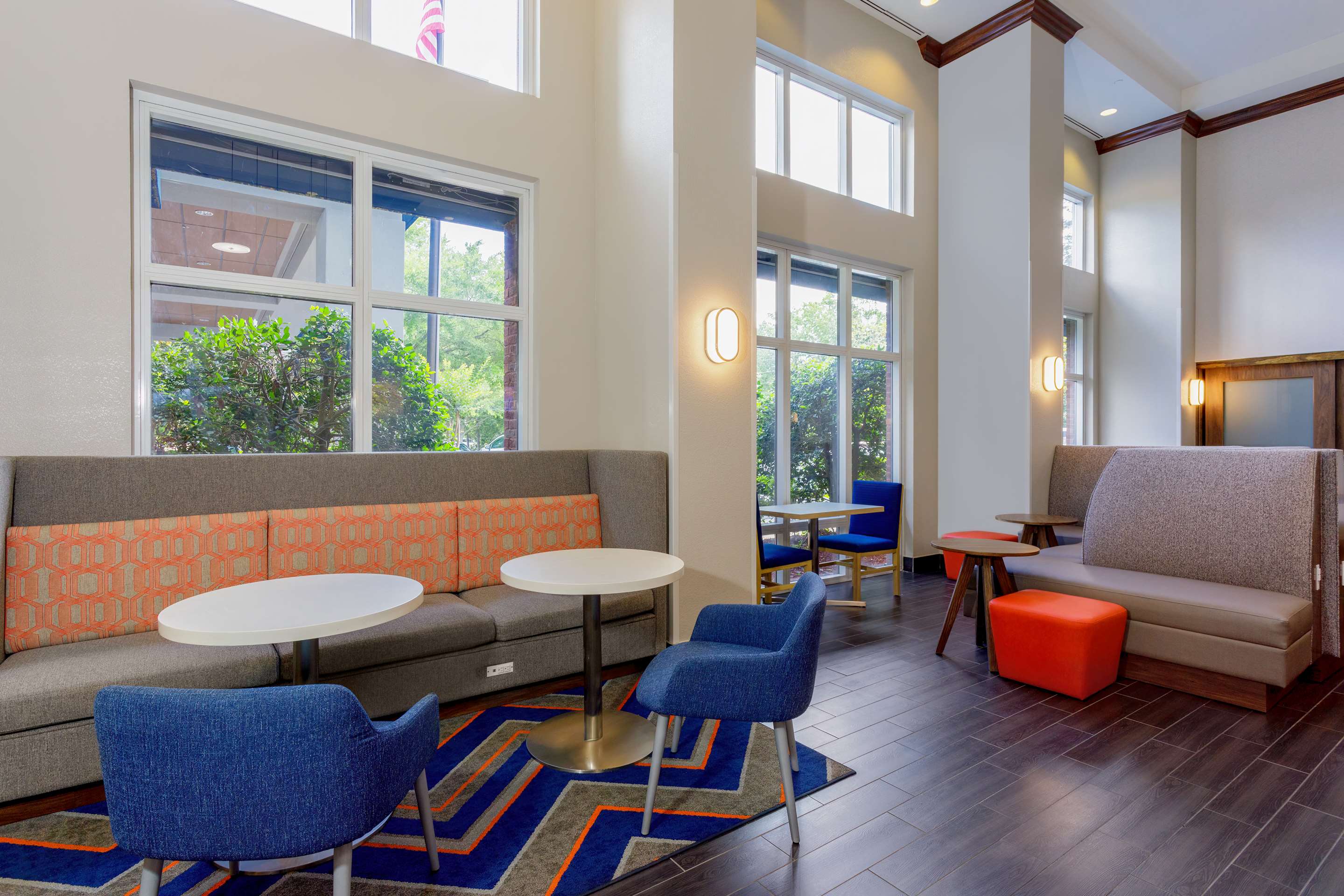 Breakfast Area | Hampton Inn & Suites Tallahassee I-10/Thomasville Road, FL