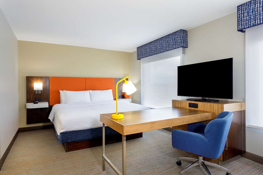 Hampton Inn & Suites Tallahassee I-10-Thomasville Road - Tap to explore photos