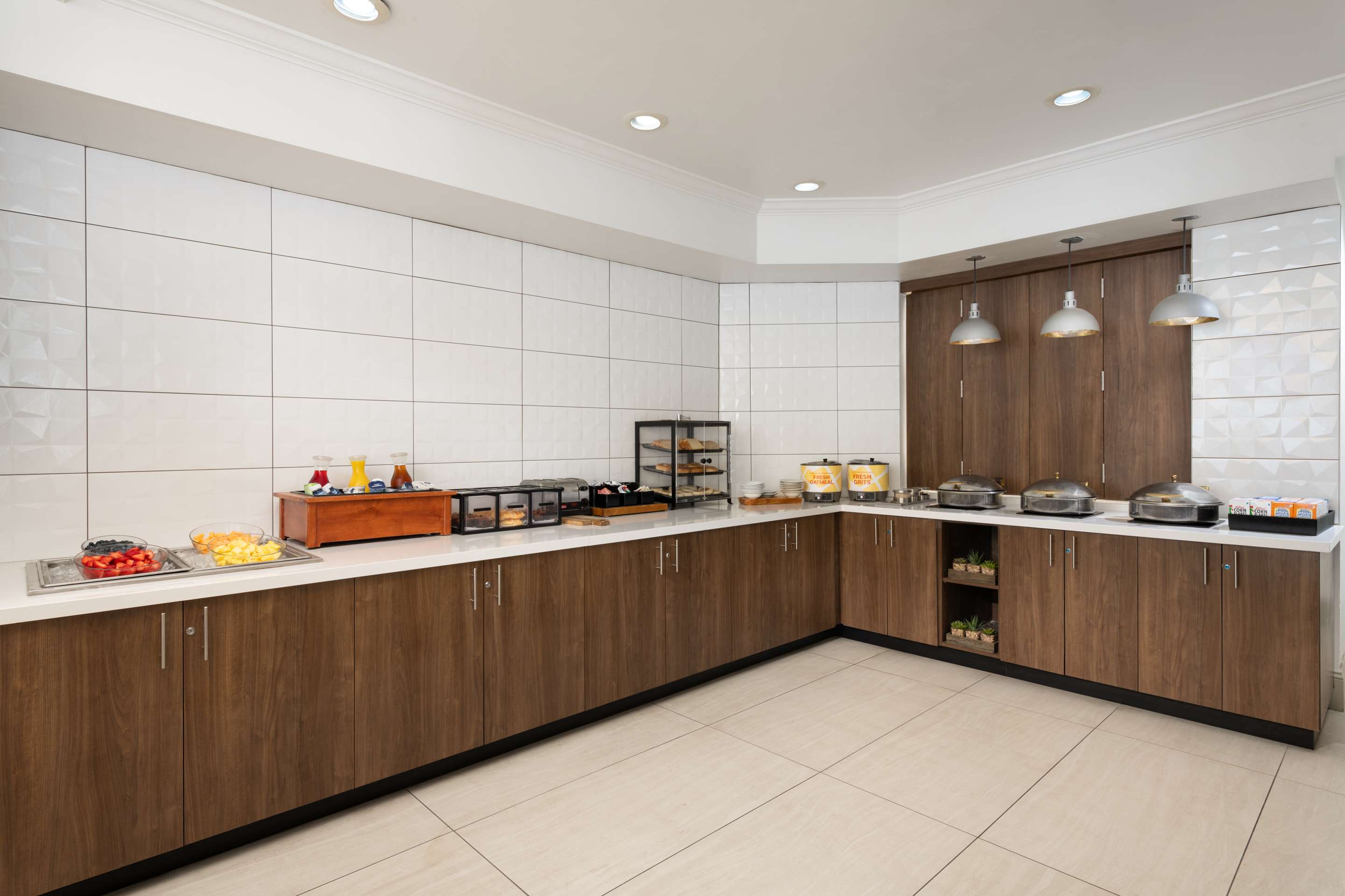 Breakfast Area | Hilton Garden Inn Tallahassee