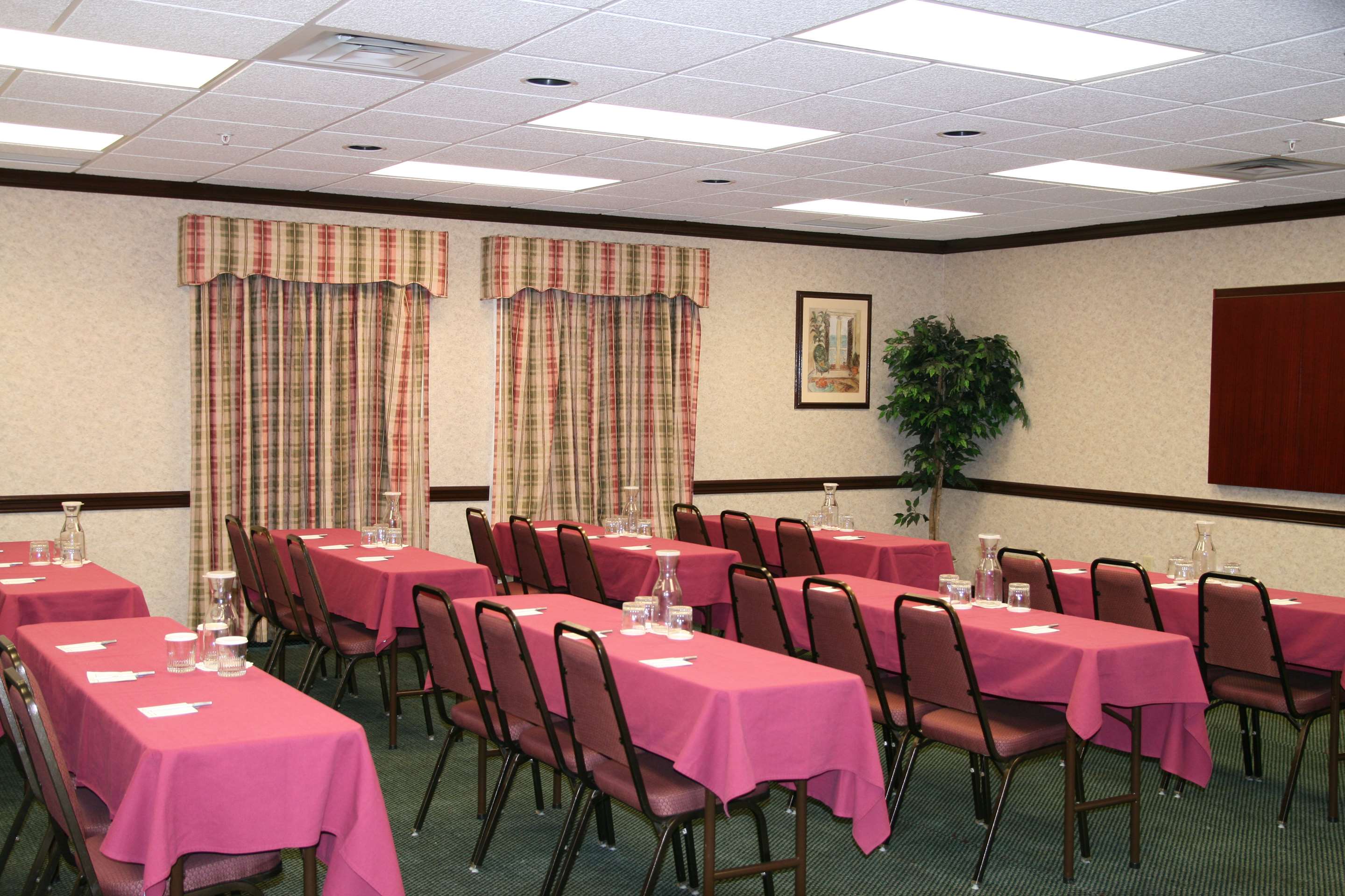 Meeting Room | Hampton Inn & Suites Toledo-North