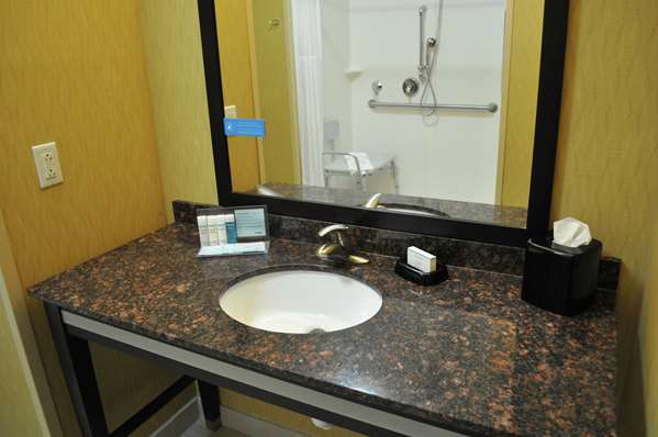  - Hampton Inn & Suites Westgate Toledo - I-475, Exit 17