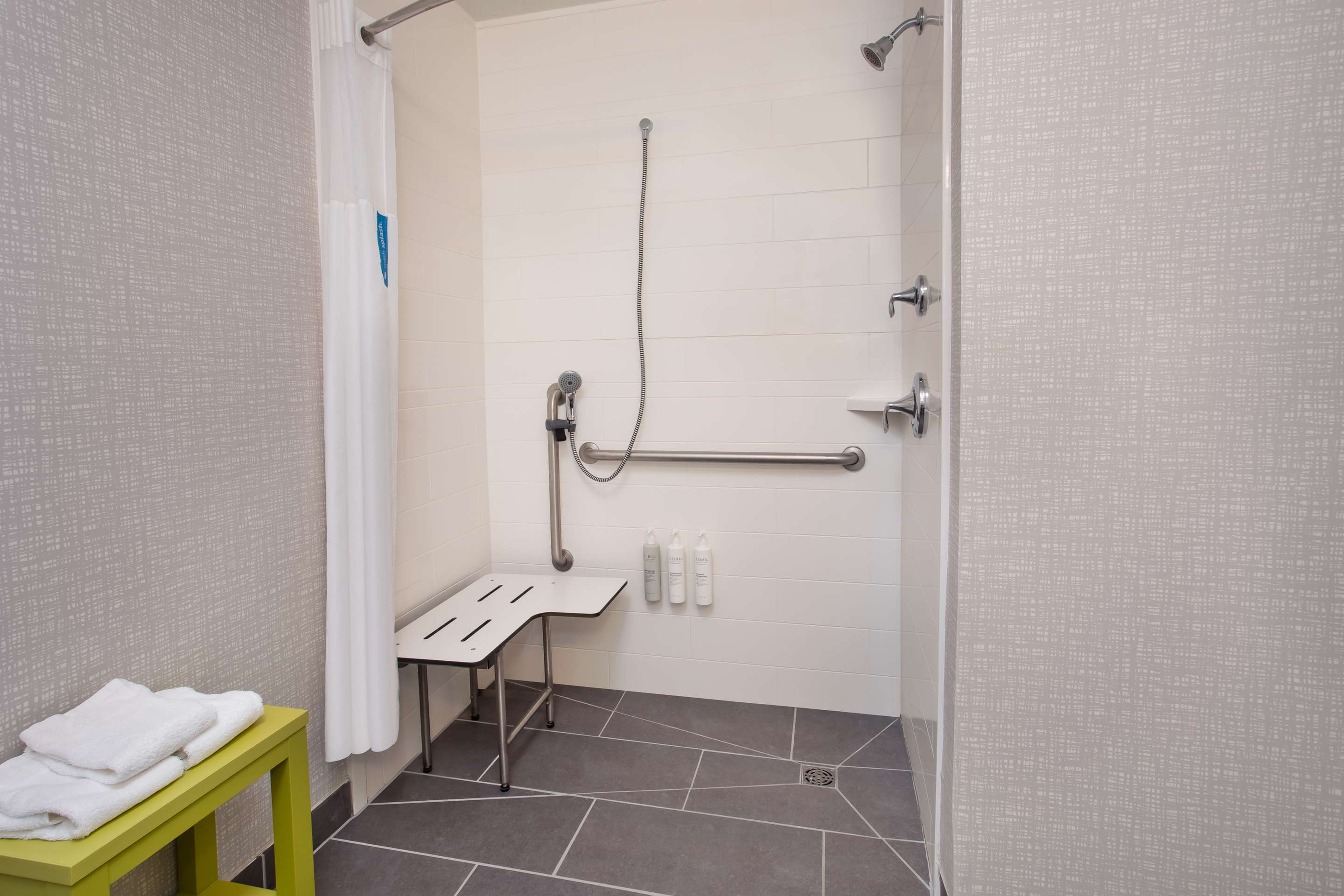 Guest room bath