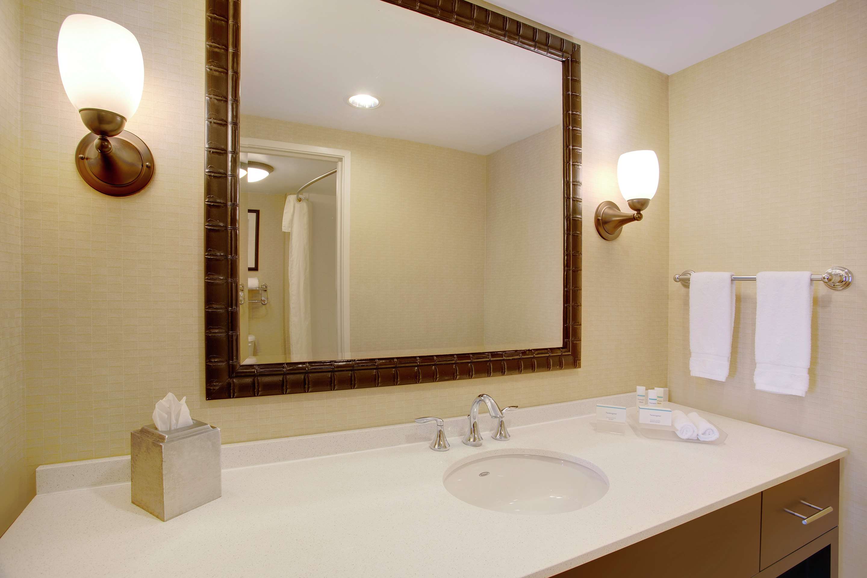 Guest room bath