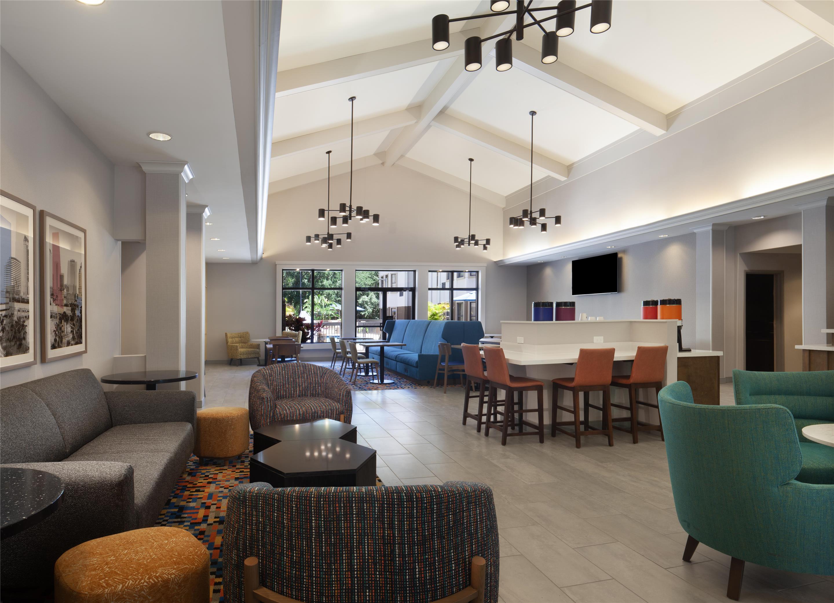 Lobby | Hampton Inn & Suites Tampa-North
