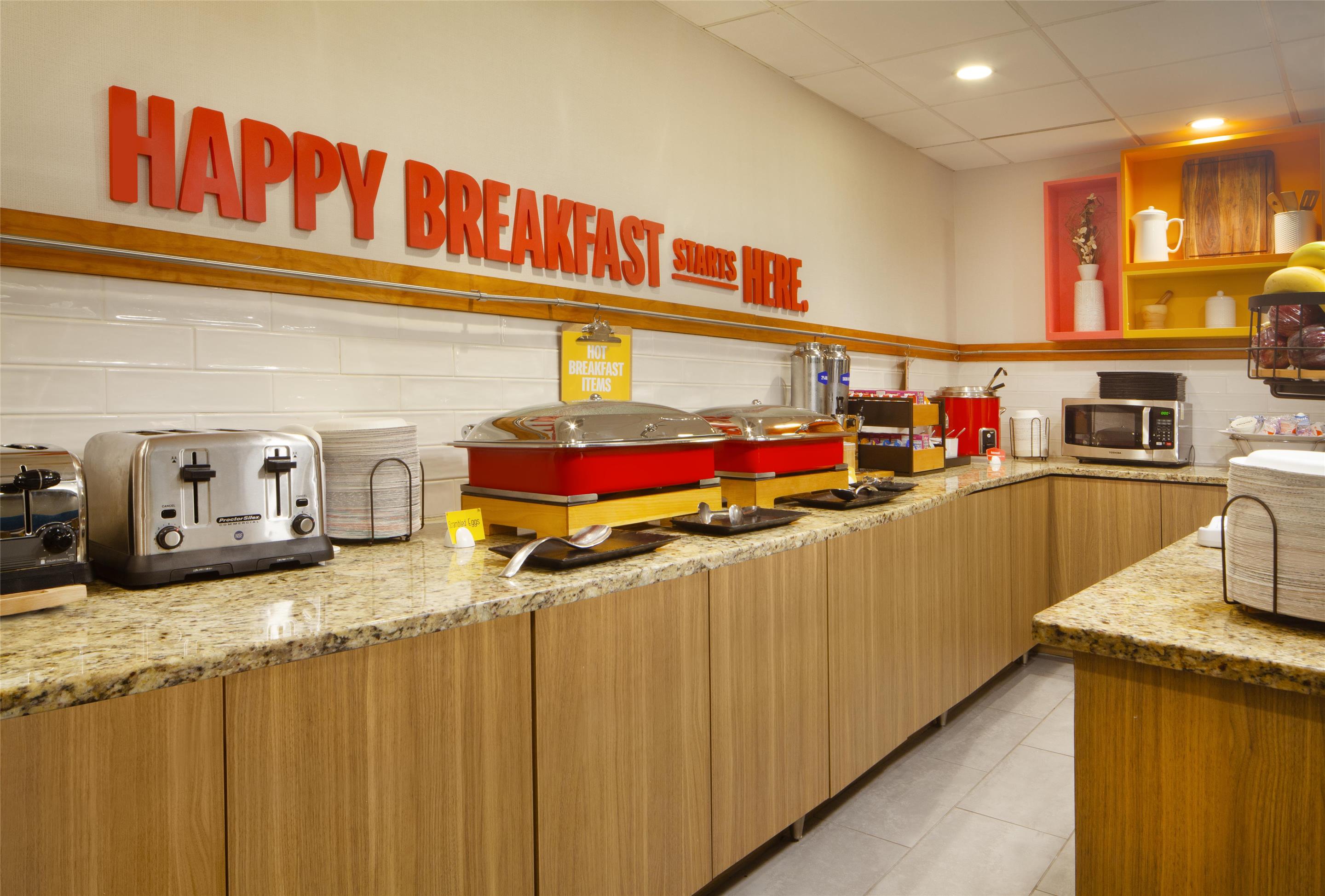 Breakfast Area | Hampton Inn & Suites Tampa-North