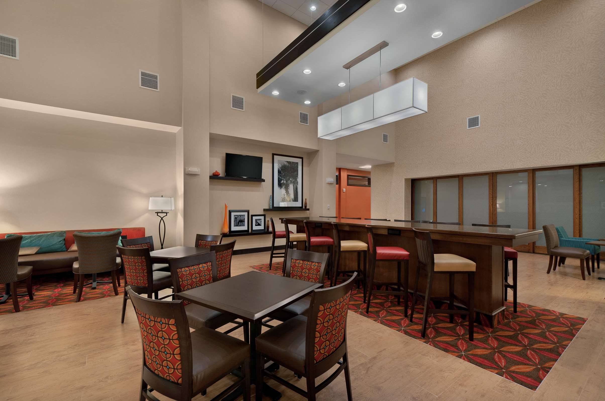 Lobby | Hampton Inn & Suites Tampa Northwest/Oldsmar