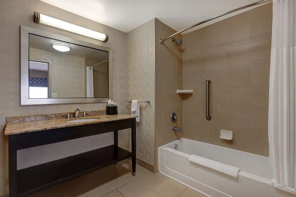 Hampton Inn & Suites by Hilton Tampa Northwest/Oldsmar Room Type - 2QN MOB HEA ACC TUB NS