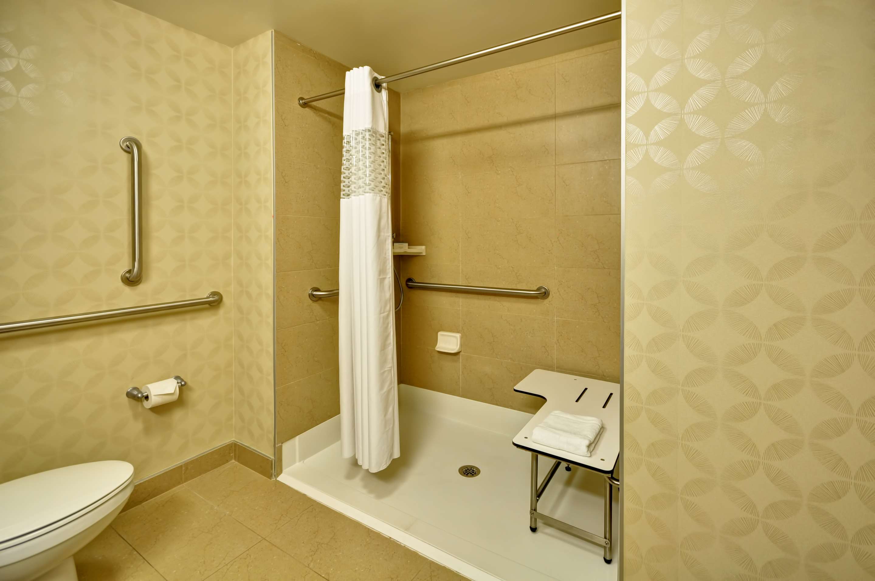 Guest room bath
