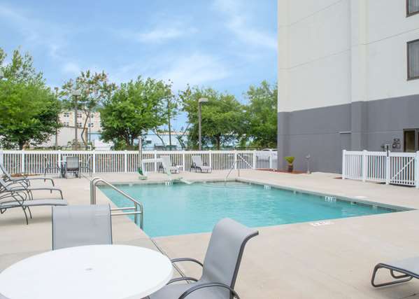 Pool - Hampton Inn Northwest Tampa