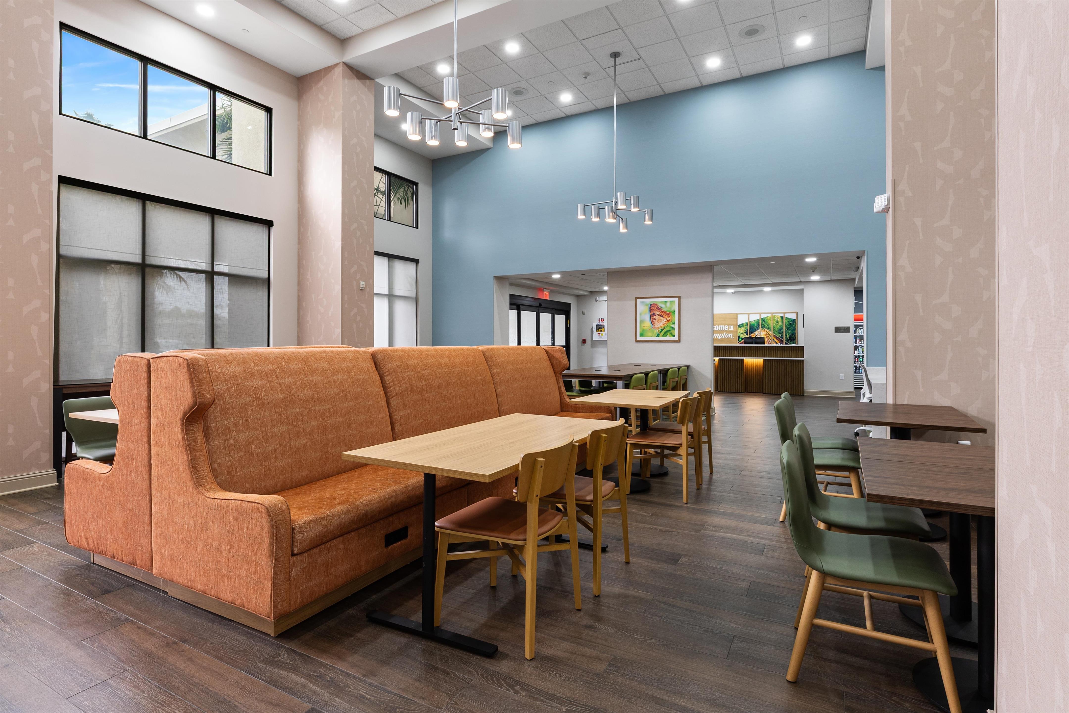 Lobby | Hampton Inn & Suites Tampa-Wesley Chapel