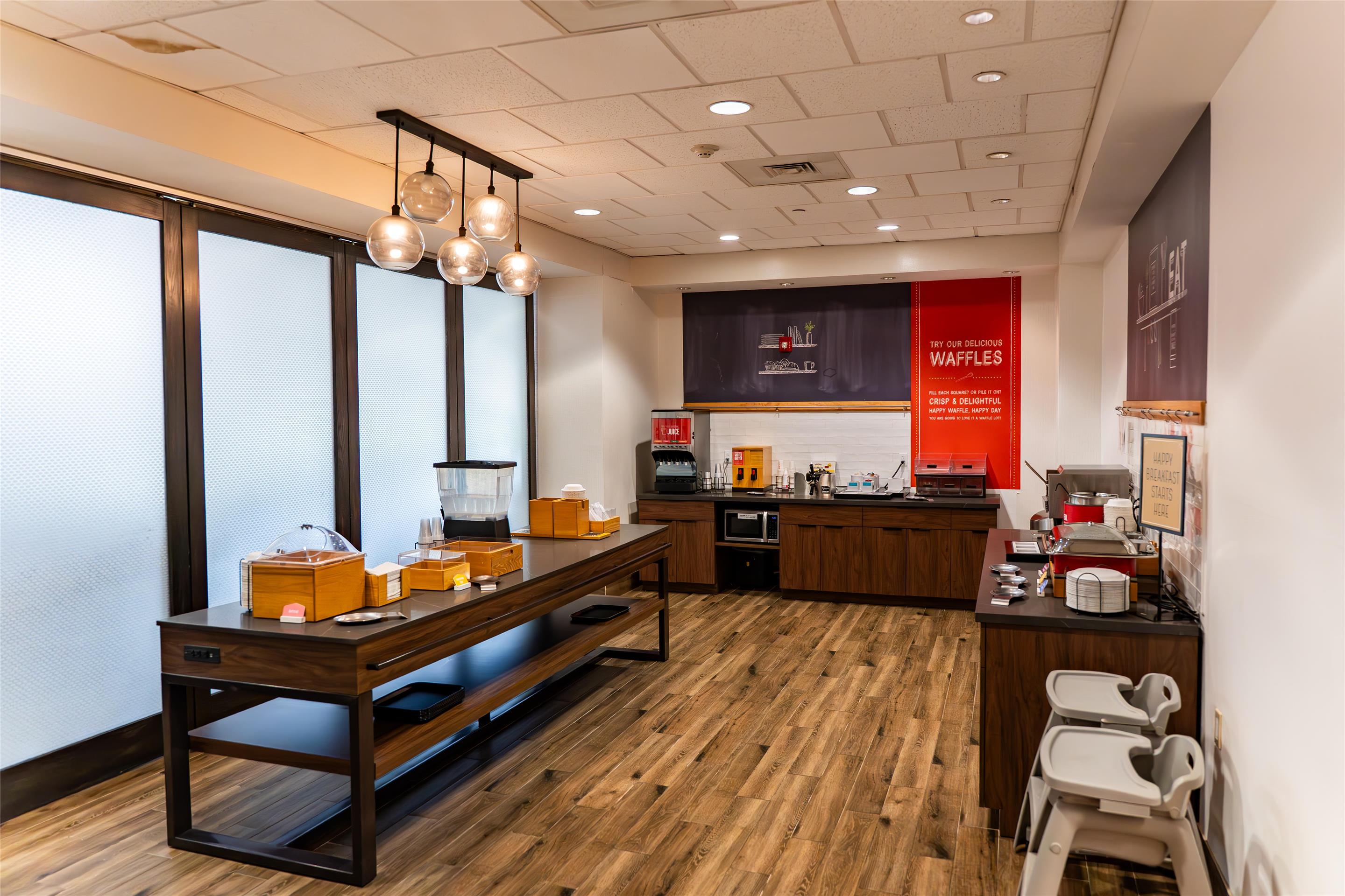 Breakfast Area | Hampton Inn Turnersville (Philadelphia Area)