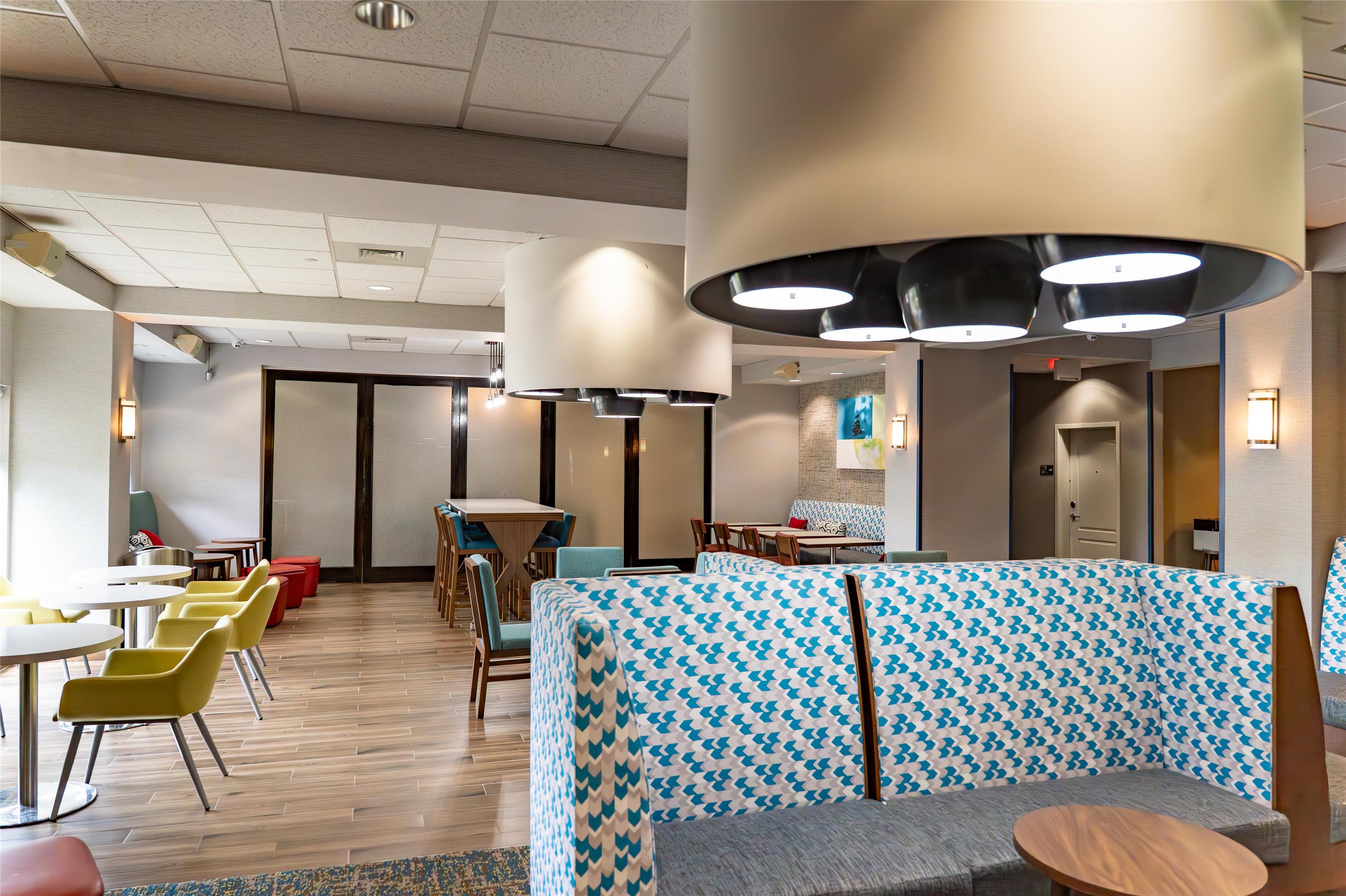 Lobby | Hampton Inn Turnersville (Philadelphia Area)