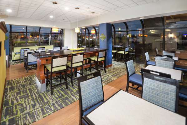 Restaurant - Hampton Inn Broken Arrow