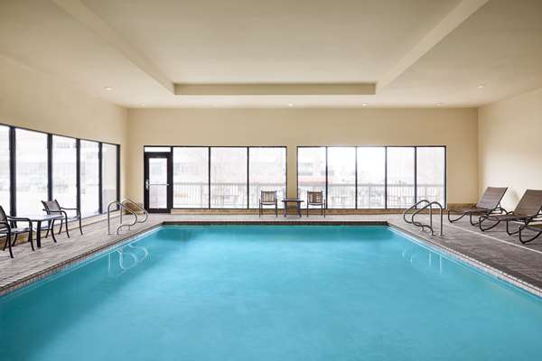 Pool - Hampton Inn & Suites Aquarium Tulsa