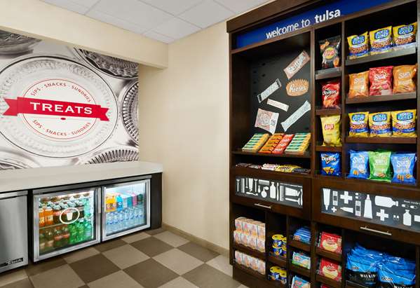 Restaurant - Hampton Inn & Suites Aquarium Tulsa