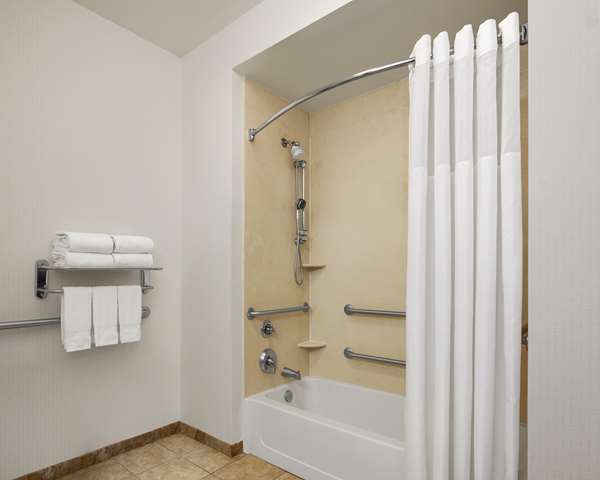  - Hampton Inn & Suites Aquarium Tulsa