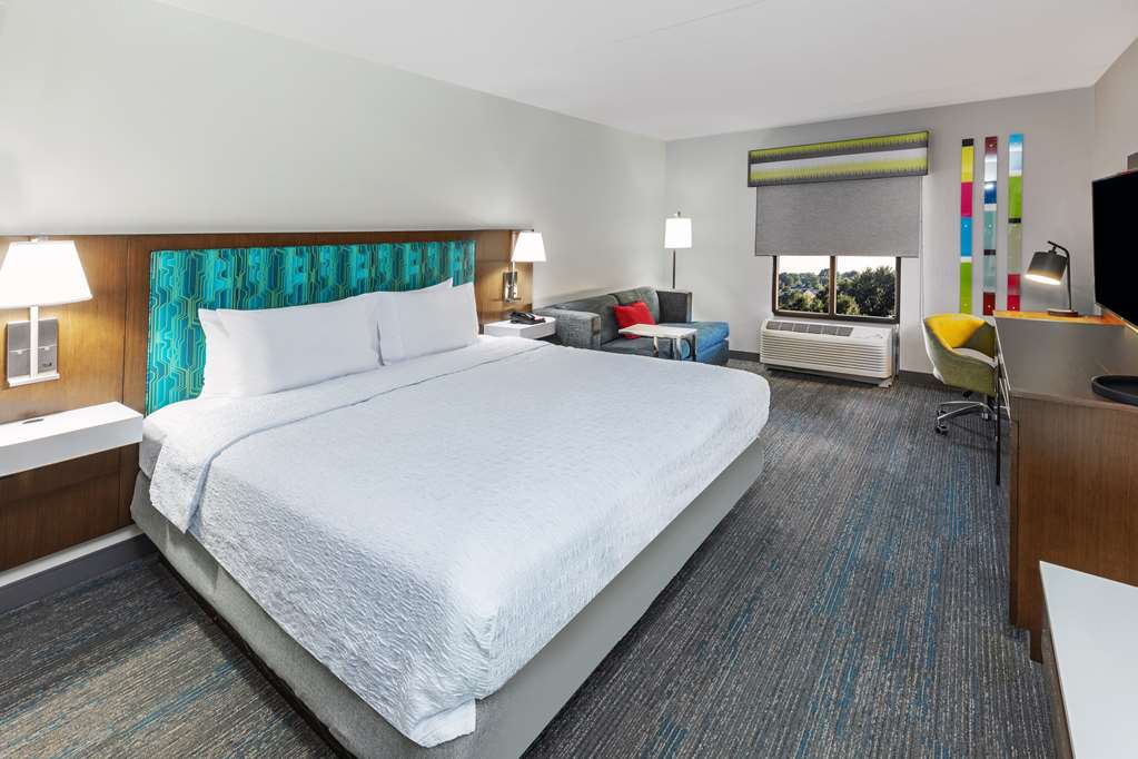 Hampton Inn & Suites Tulsa-Woodland Hills 71s-guestroom-Guest Room,On-Site.jpg