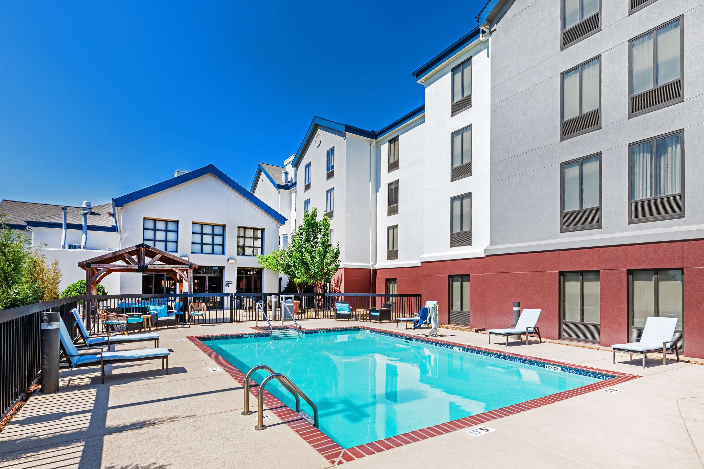 Pool | Hampton Inn & Suites Tulsa-Woodland Hills 71st-Memorial