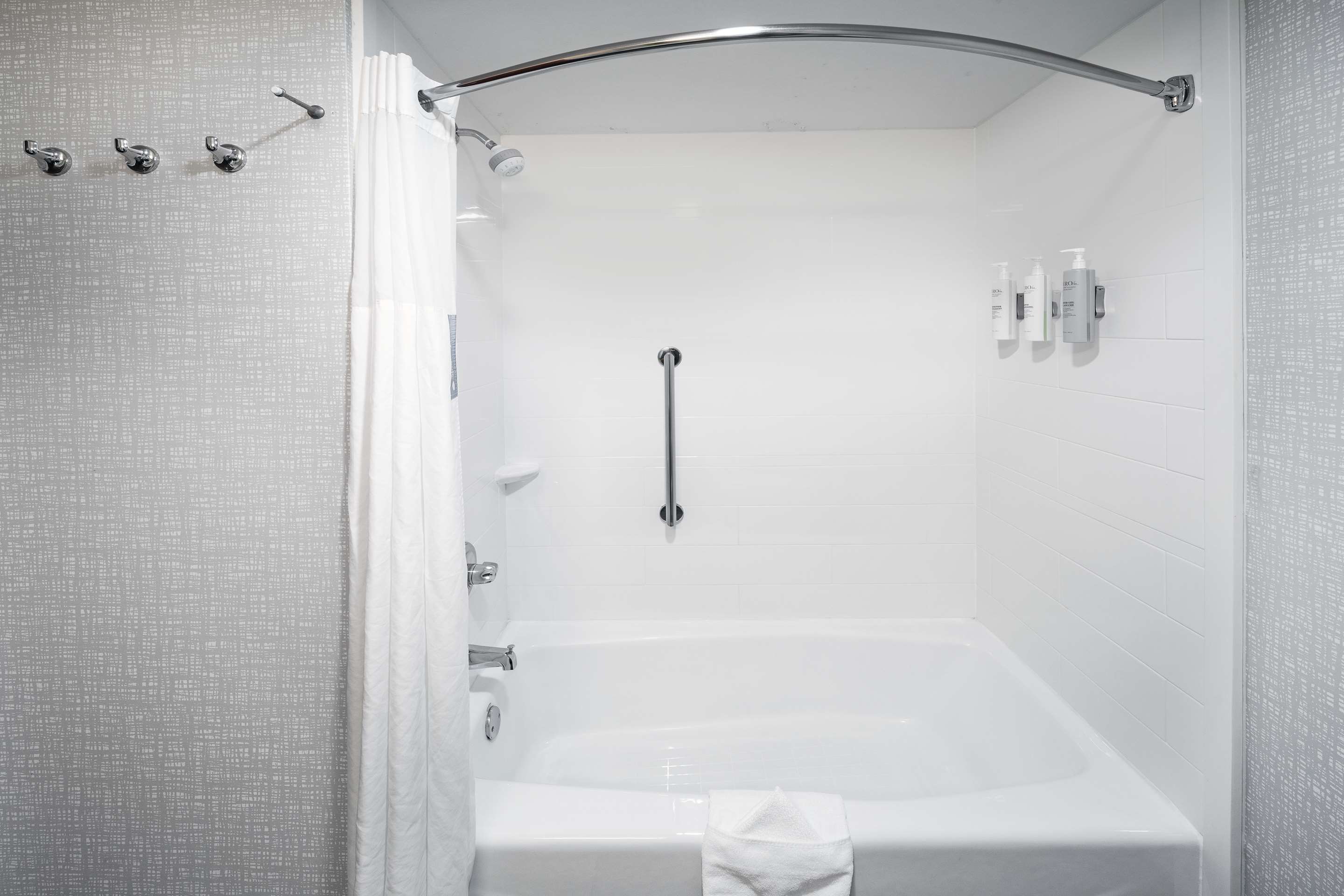 Guest room bath