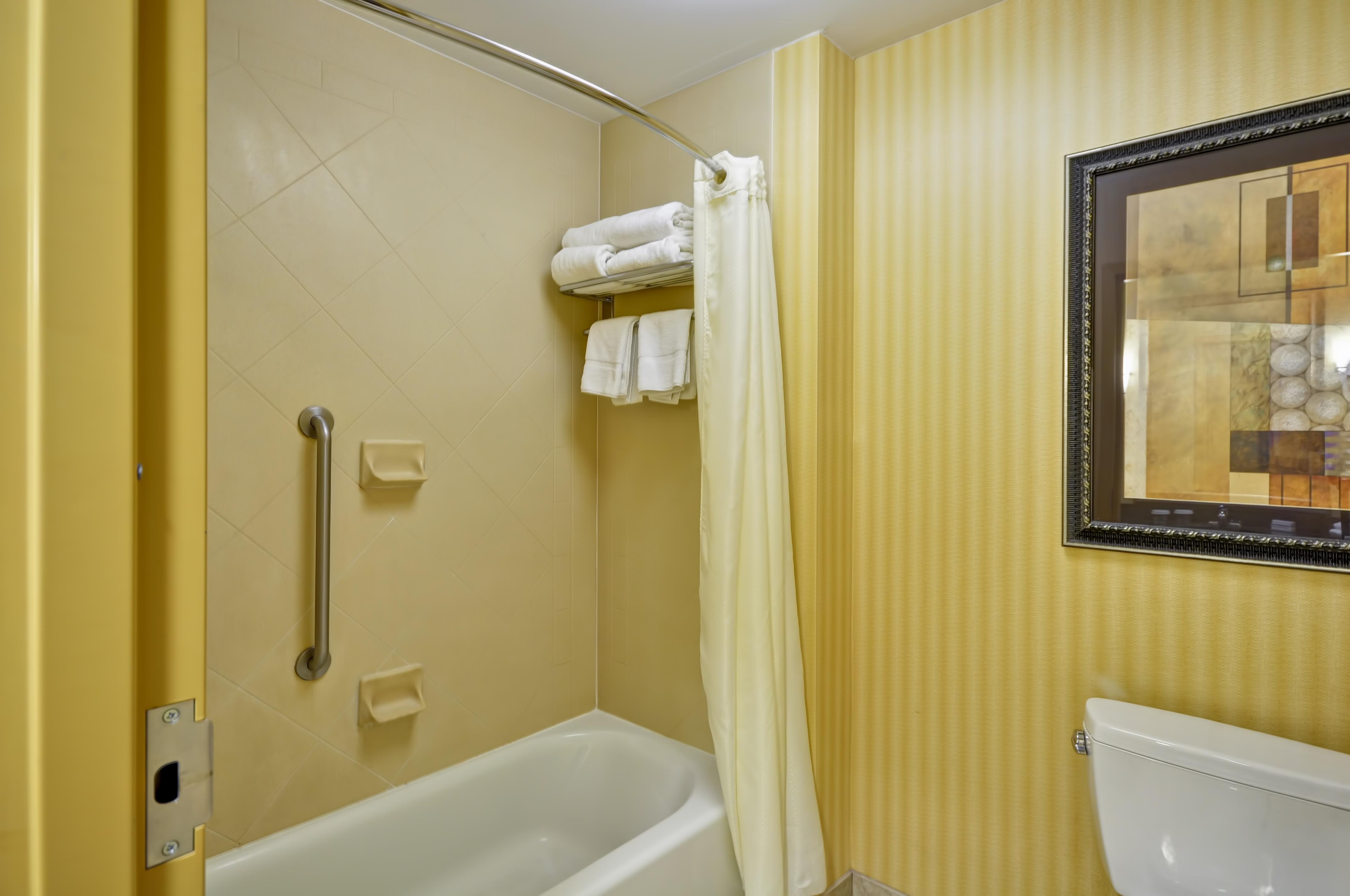 Guest room bath