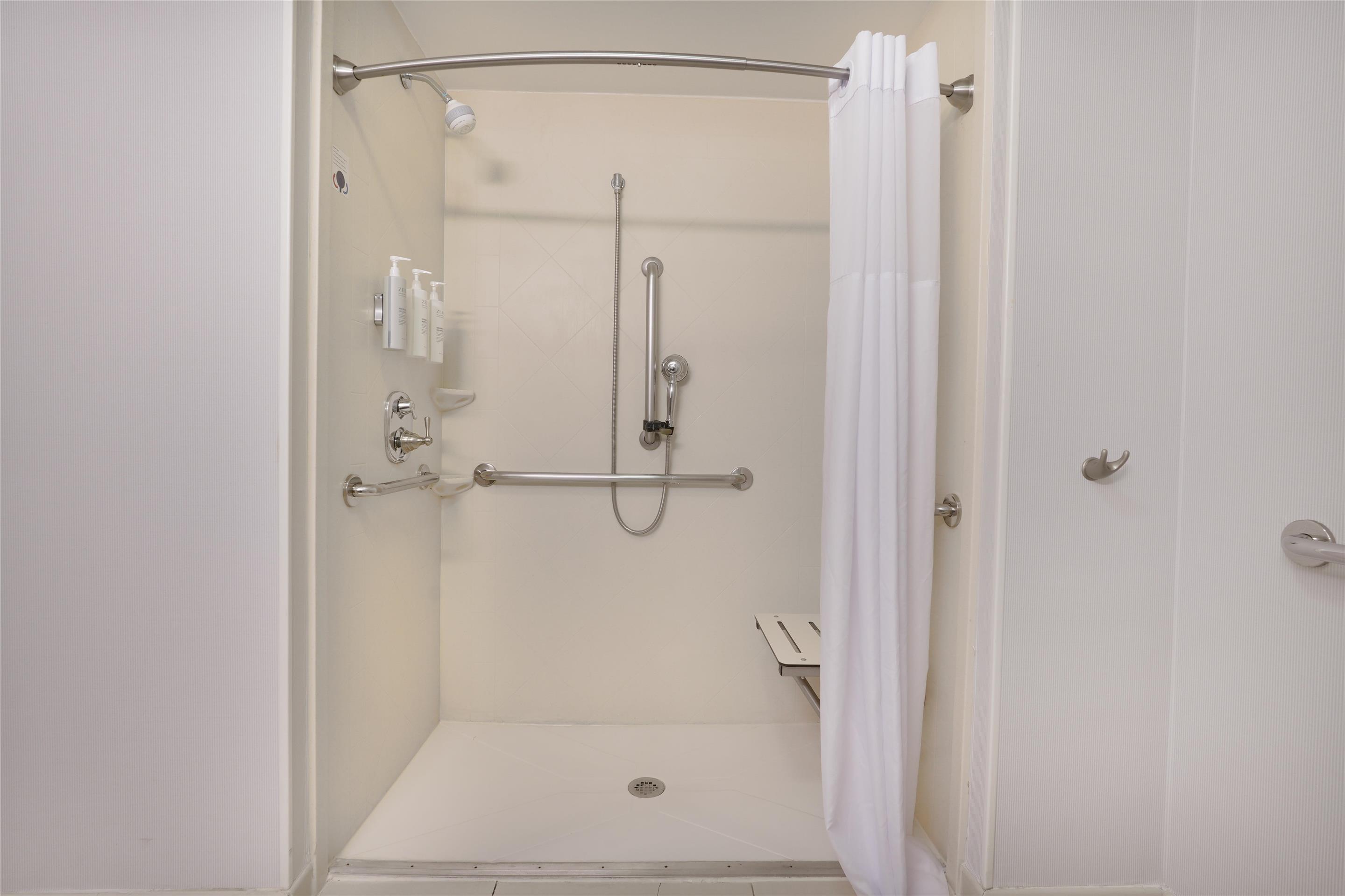 Guest room bath