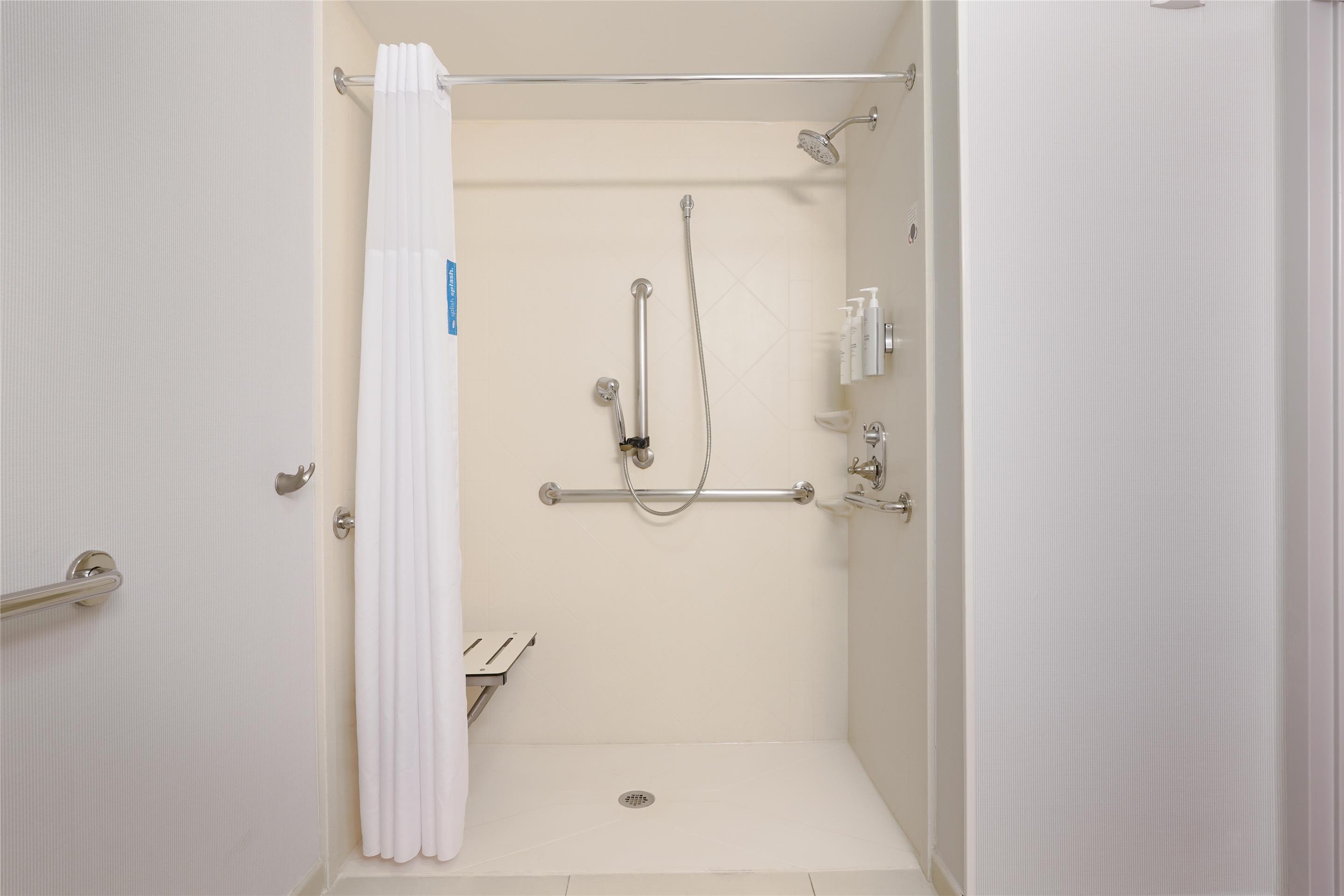 Guest room bath