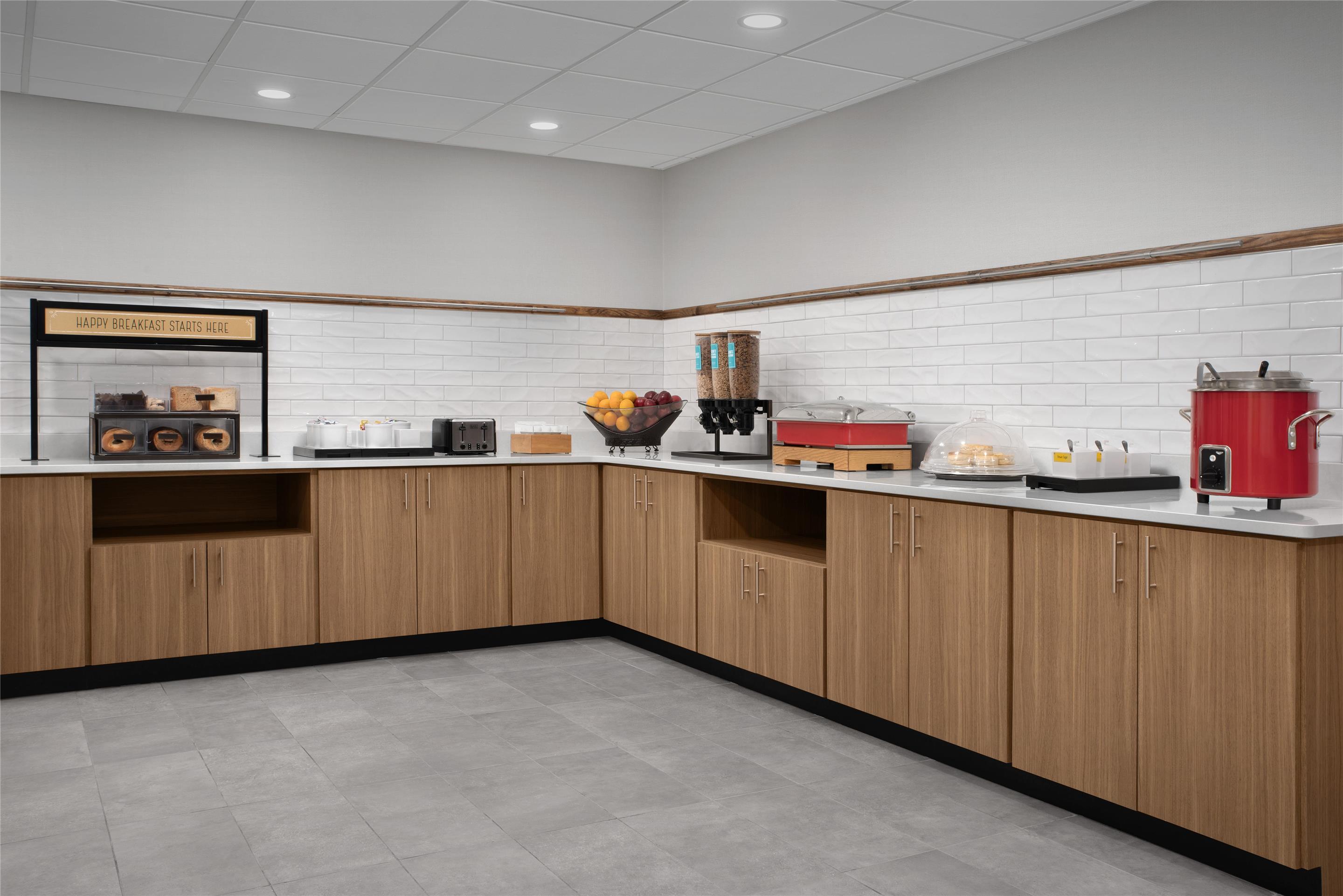 Breakfast Area | Hampton Inn & Suites Tupelo/Barnes Crossing
