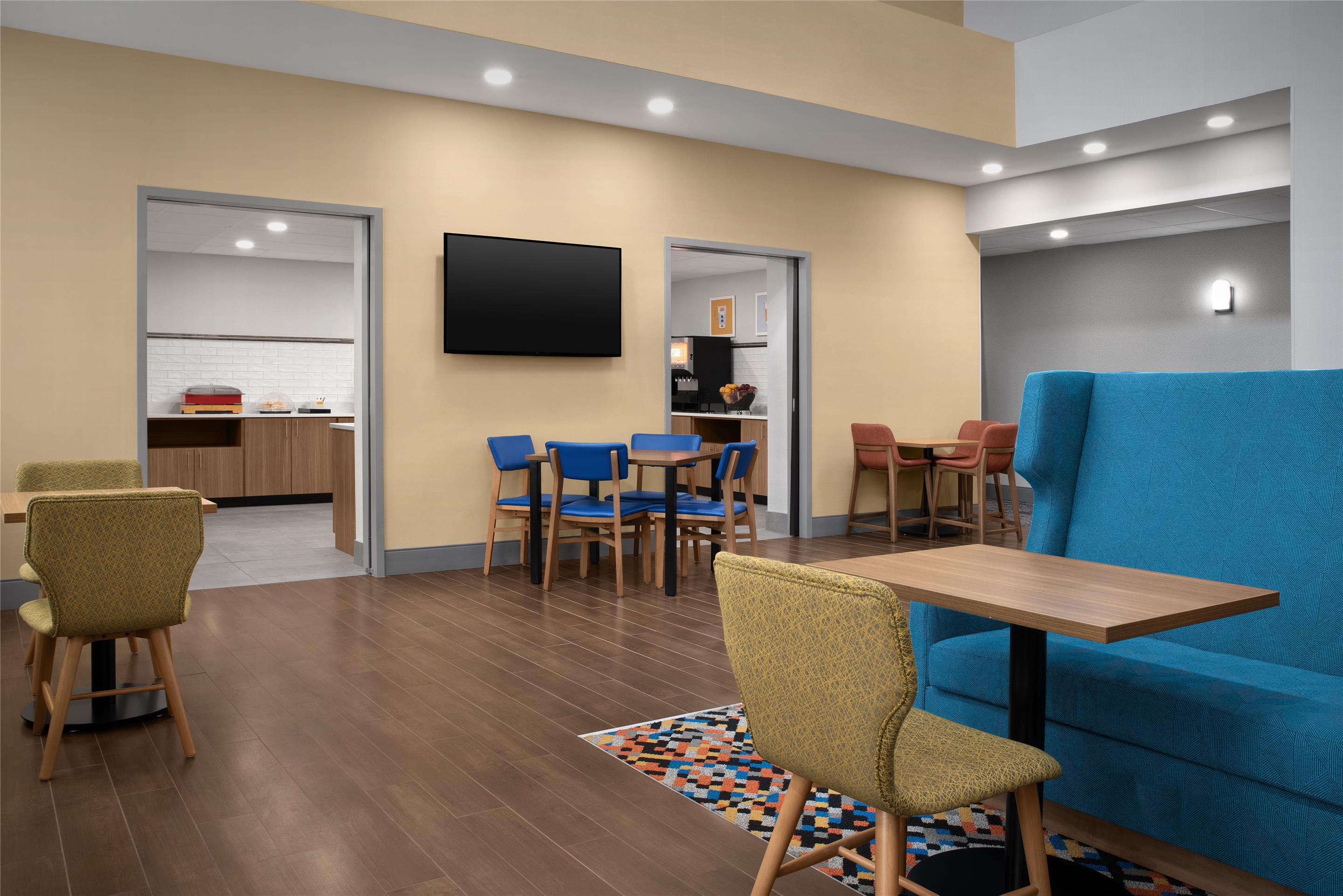 Breakfast Area | Hampton Inn & Suites Tupelo/Barnes Crossing