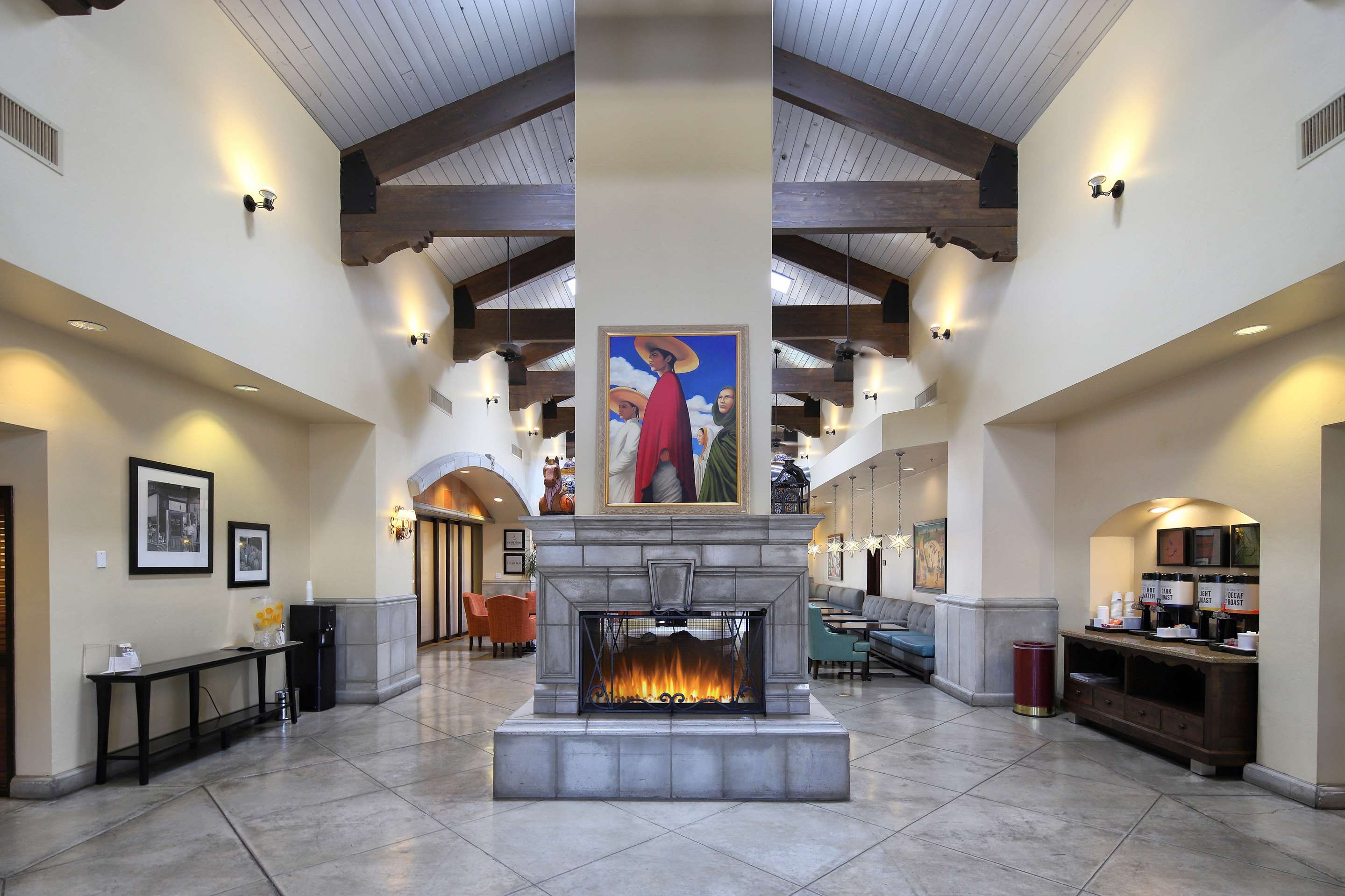 Lobby | Hampton Inn & Suites Tucson-Mall
