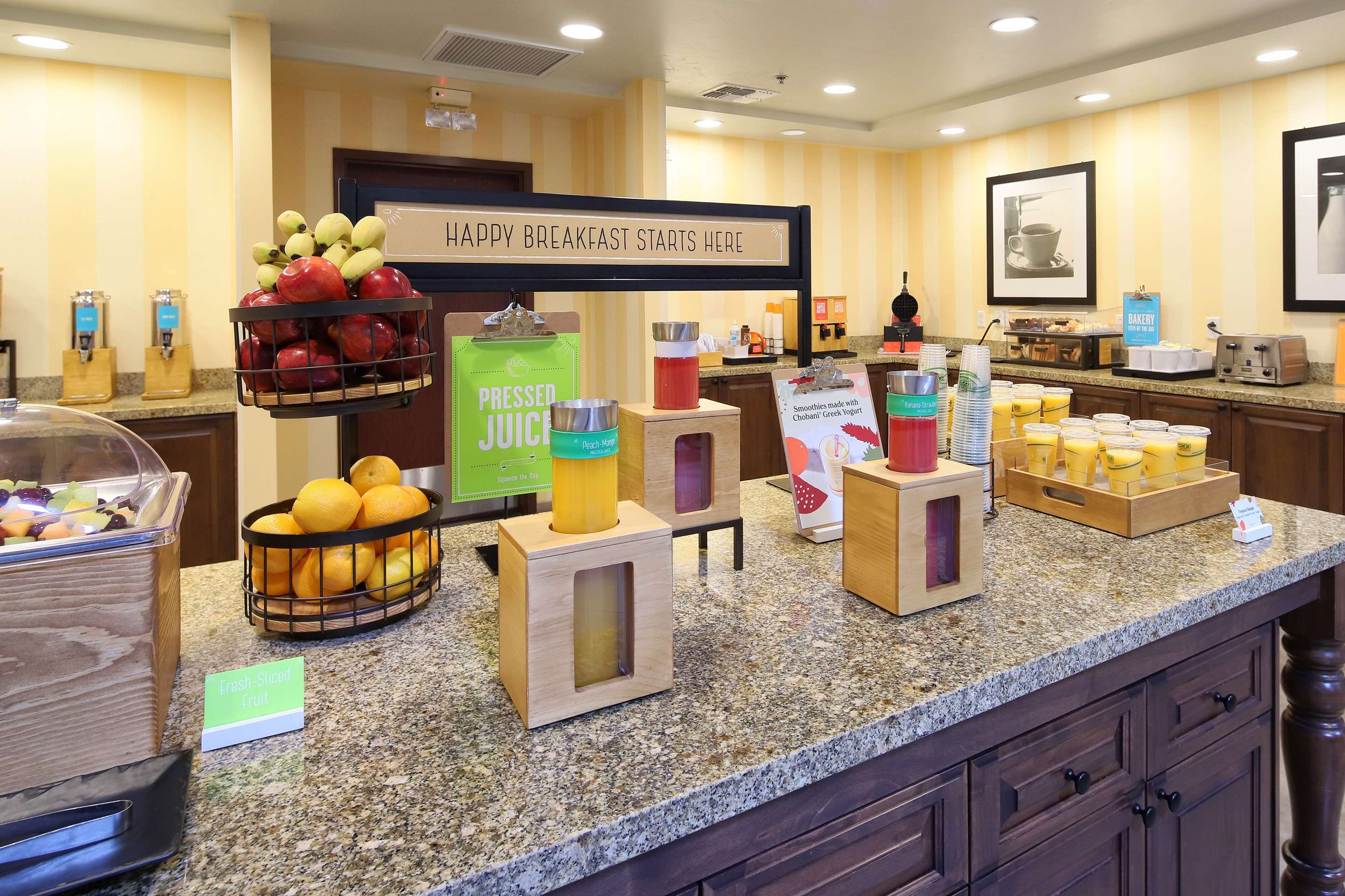 Breakfast Area | Hampton Inn & Suites Tucson-Mall