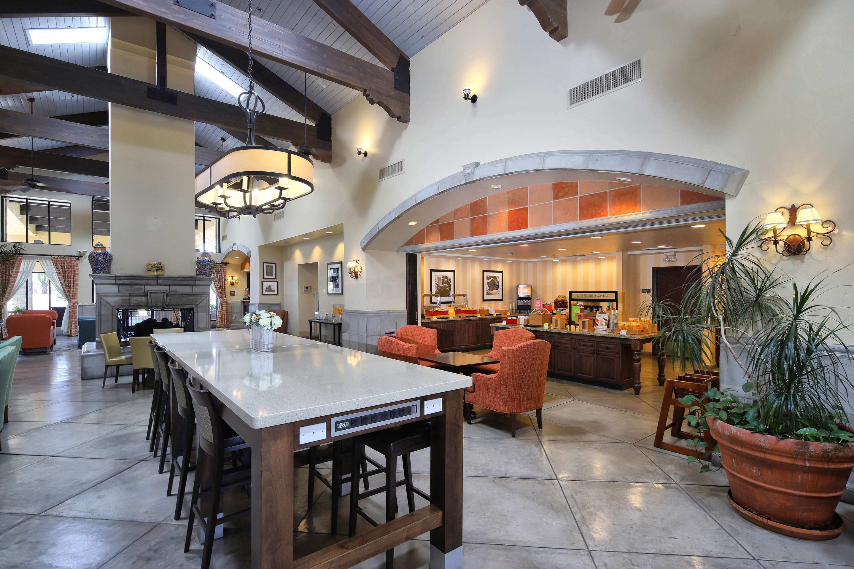 Breakfast Area | Hampton Inn & Suites Tucson-Mall