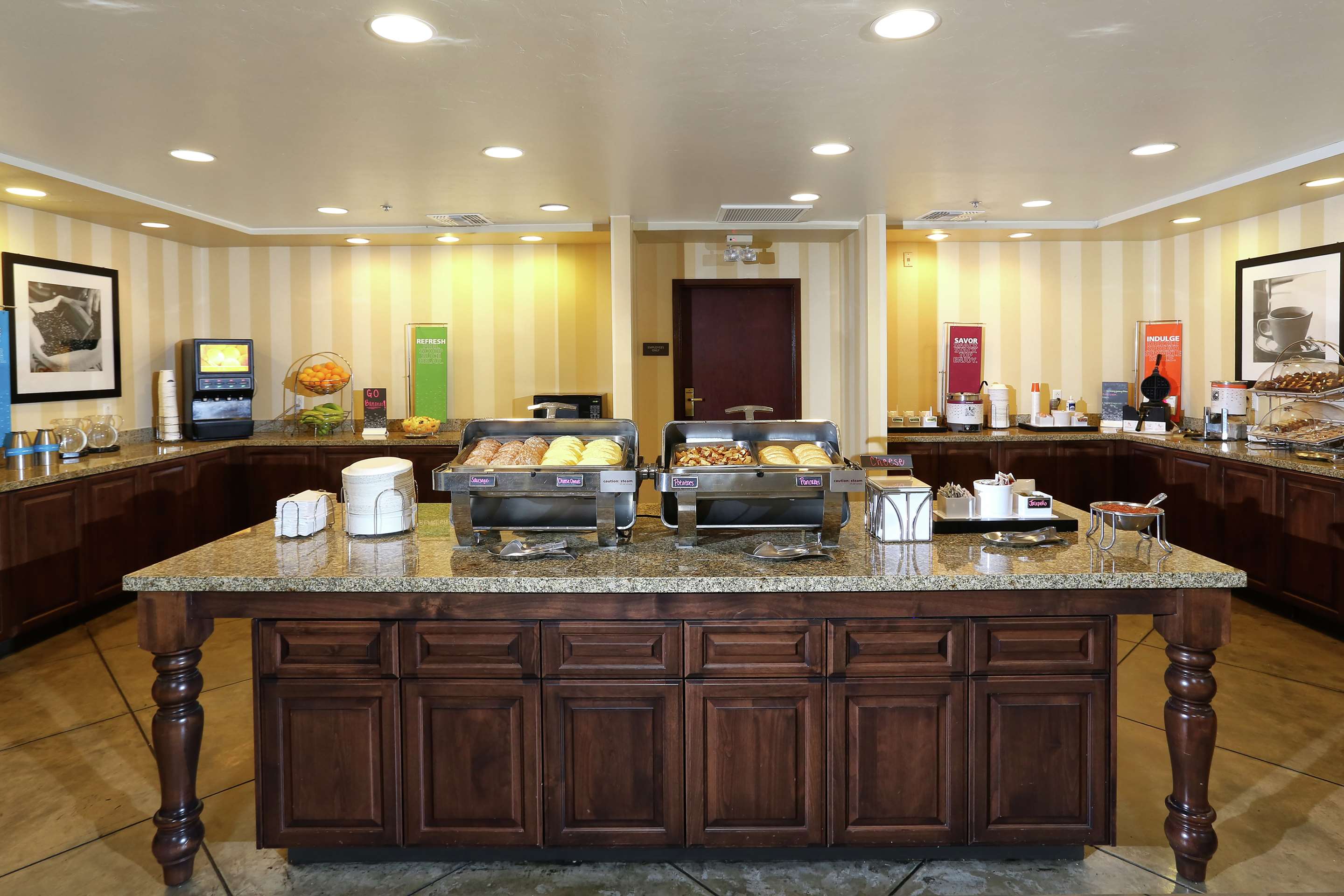 Breakfast Area | Hampton Inn & Suites Tucson-Mall