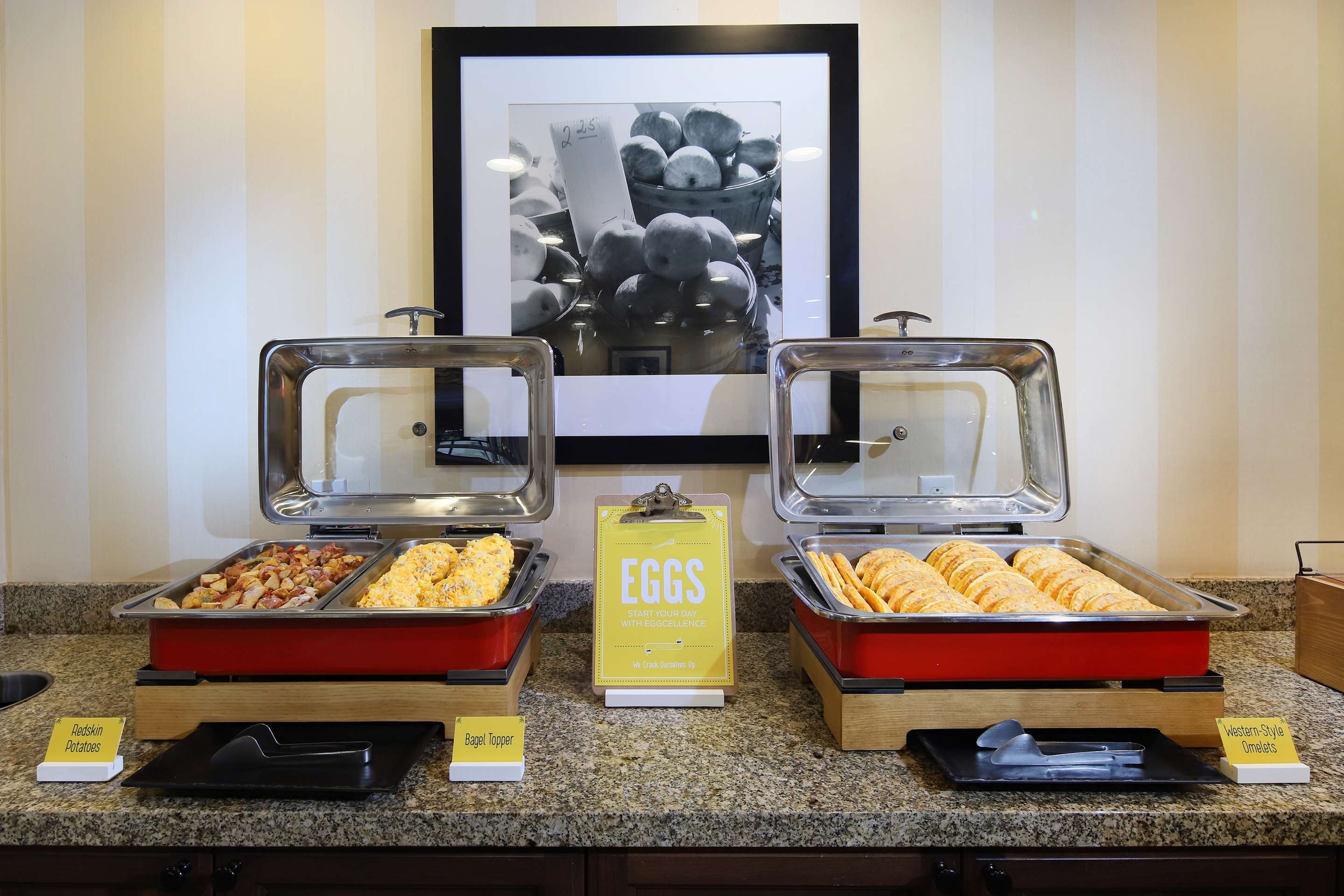 Breakfast Area | Hampton Inn & Suites Tucson-Mall