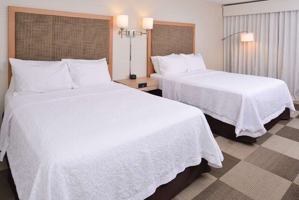 Hampton Inn Tulsa-Sand Springs Room Type - 2 QNS ACCESSIBLE W TUB NS