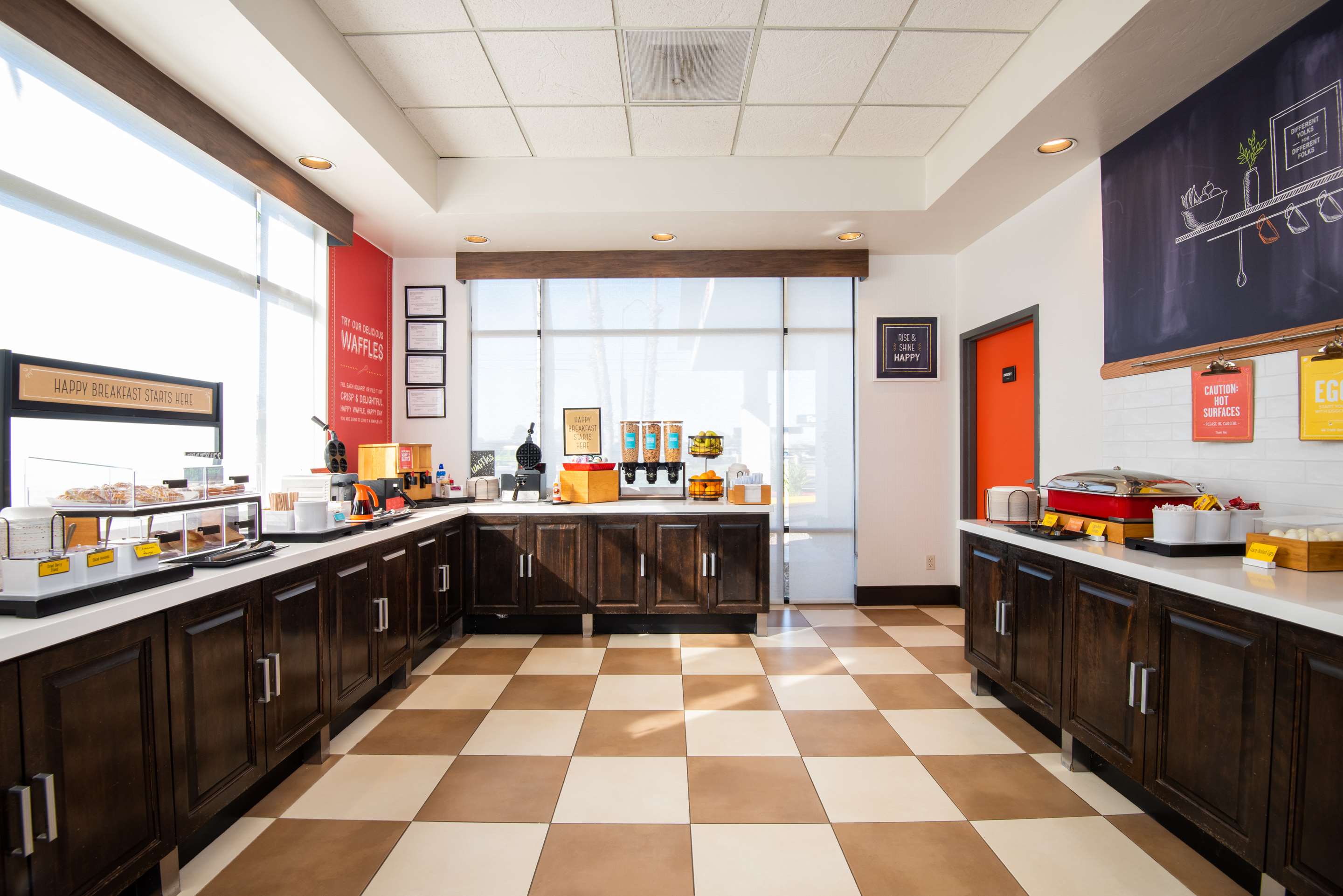 Breakfast Area | Hampton Inn Tucson-Airport