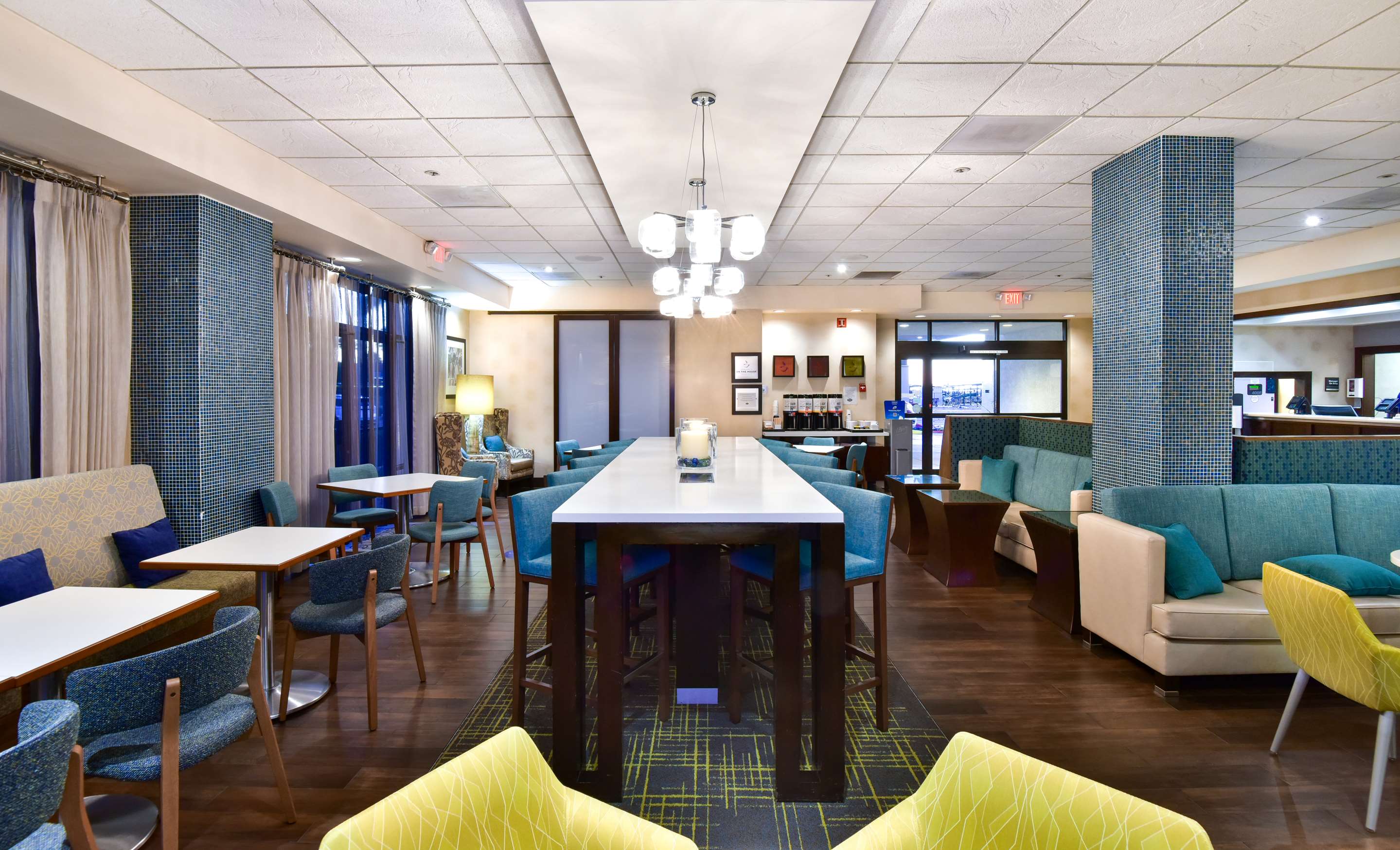 Breakfast Area | Hampton Inn Tucson-Airport