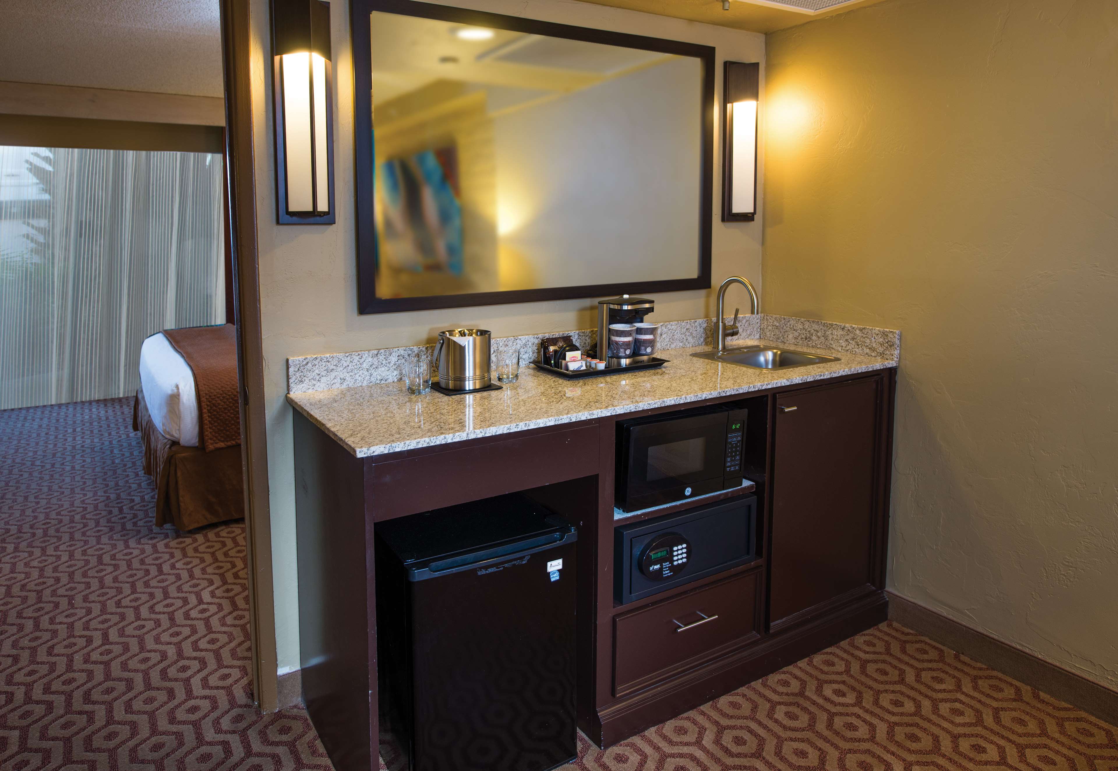 DoubleTree Suites by Hilton Tucson-Williams Center Room Type - 1 KING SUITE