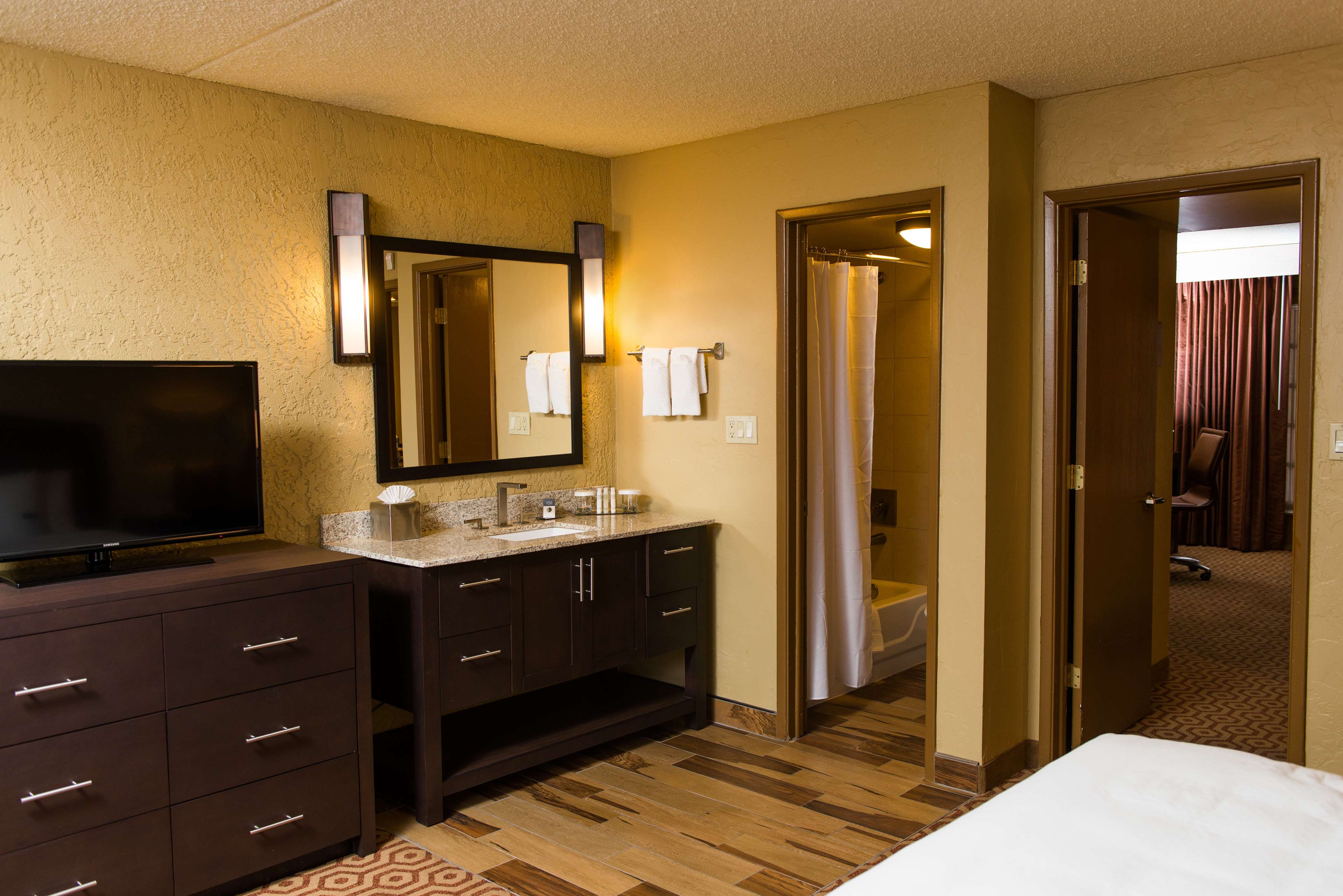 DoubleTree Suites by Hilton Tucson-Williams Center Room Type - 2 QUEEN SUITE