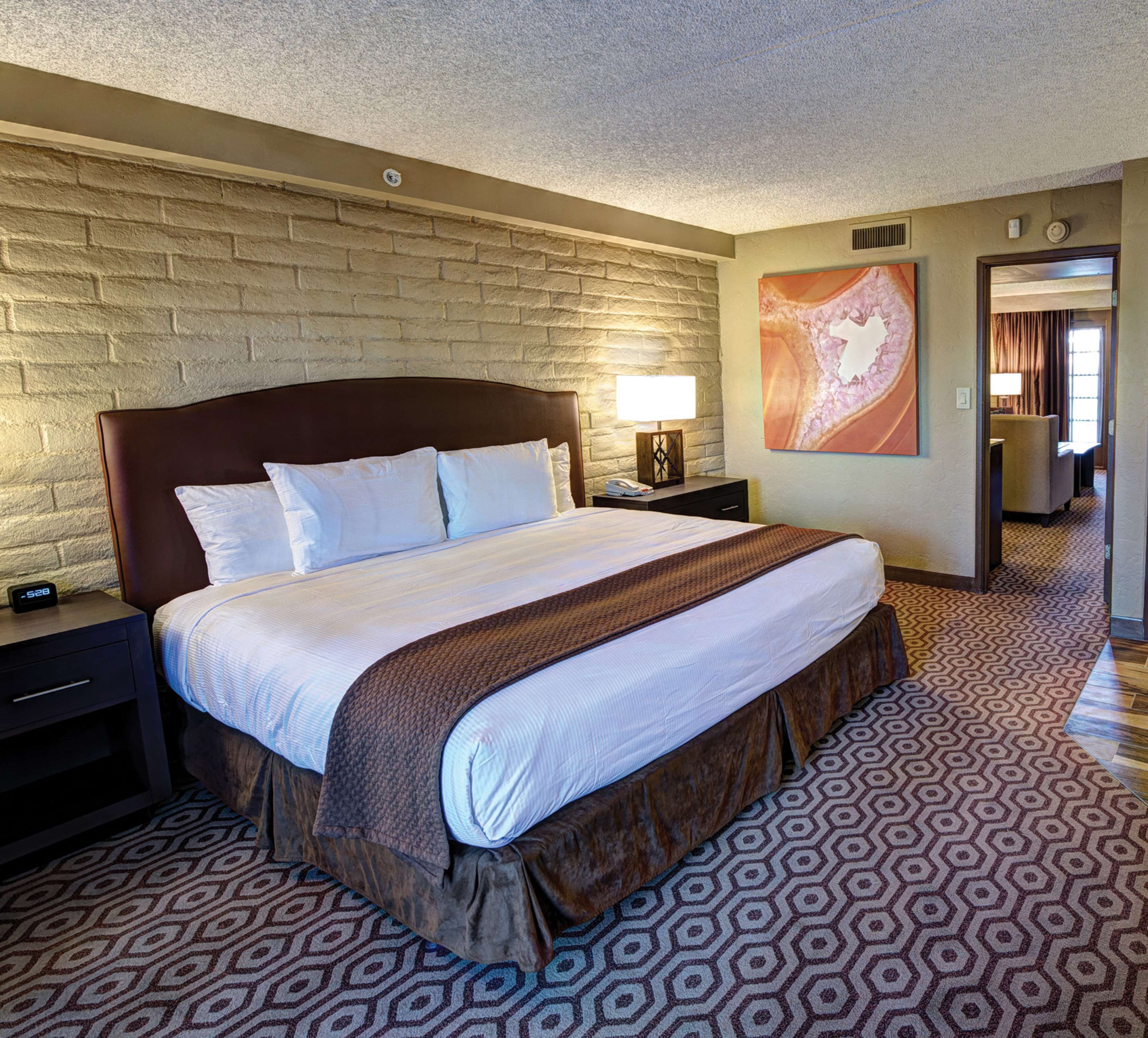 DoubleTree Suites by Hilton Tucson-Williams Center Room Type - 1KG STE ACC RI SHWR NO SMK