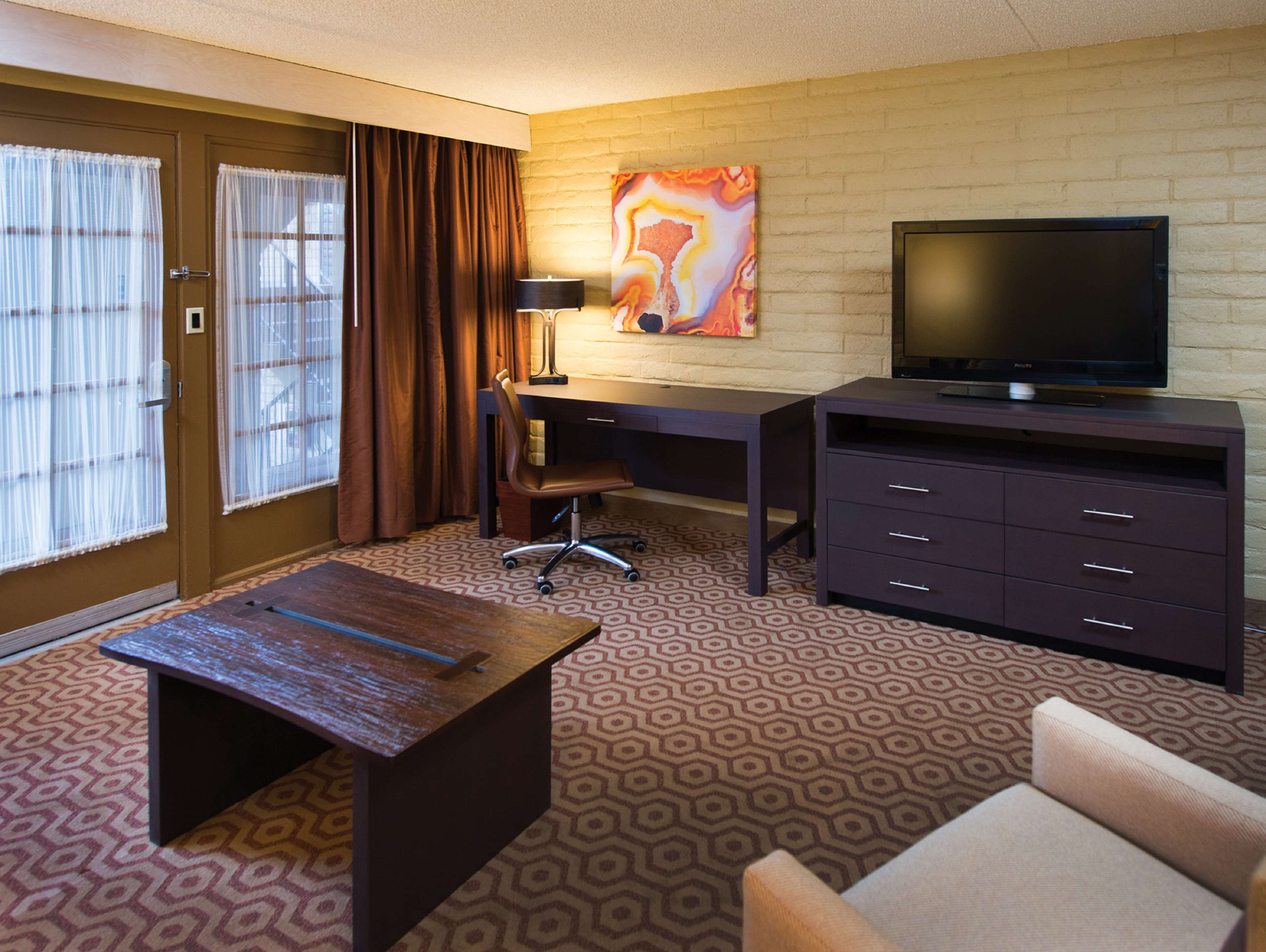 DoubleTree Suites by Hilton Tucson-Williams Center Room Type - 2QUEEN 2ROOM POOL VW STE