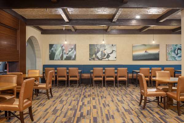 Restaurant - DoubleTree Suites by Hilton Tucson