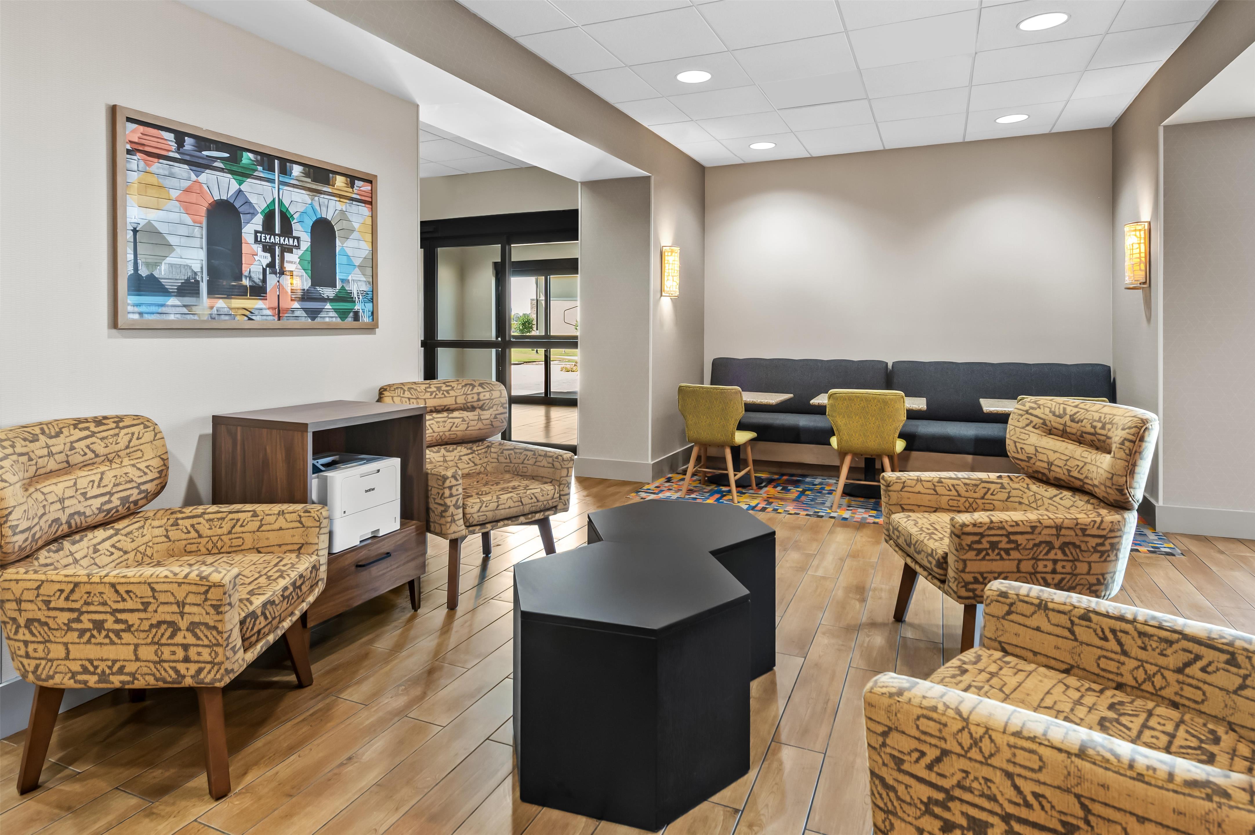 Breakfast Area | Hampton Inn Texarkana Arkansas