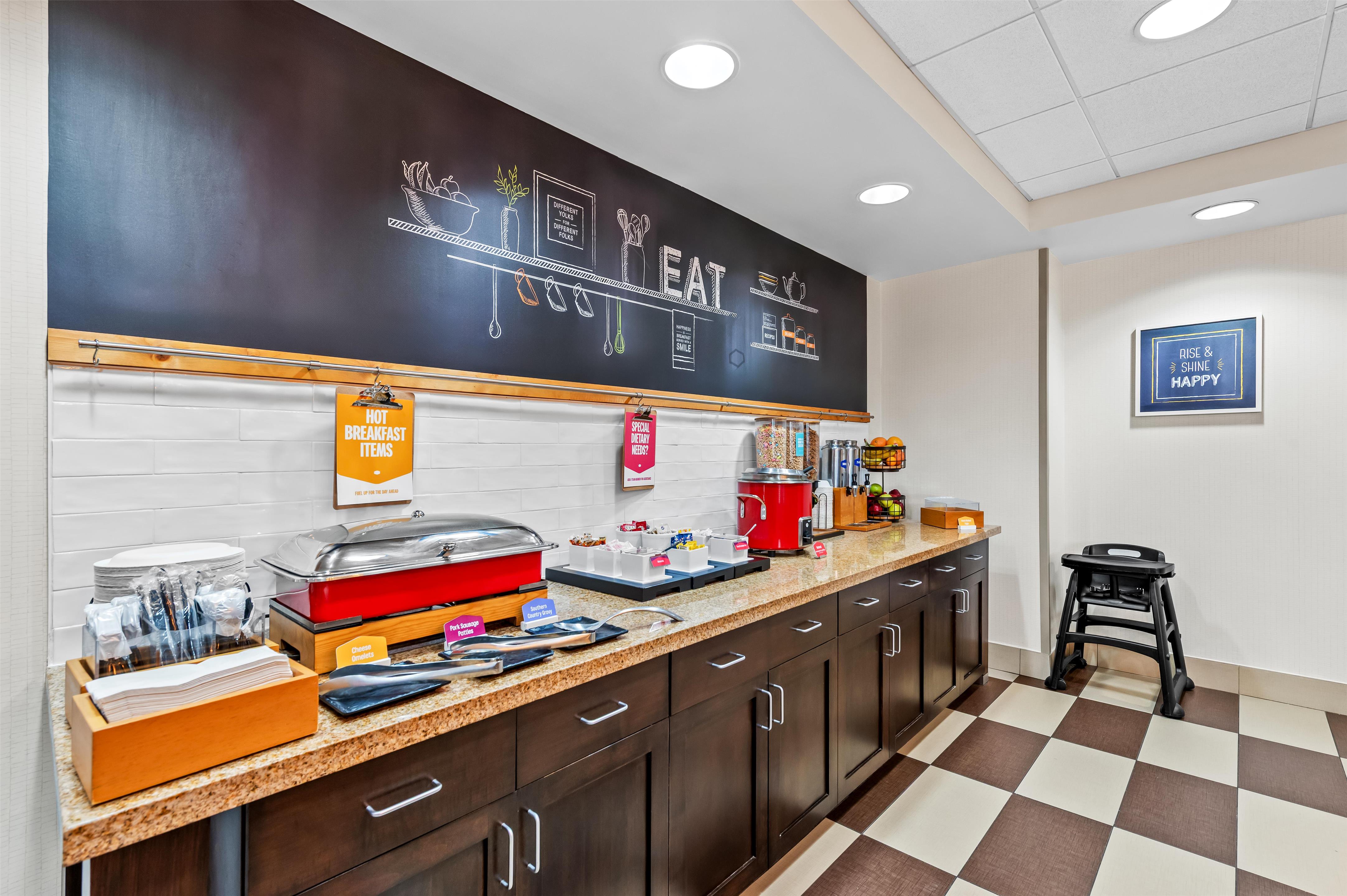 Breakfast Area | Hampton Inn Texarkana Arkansas