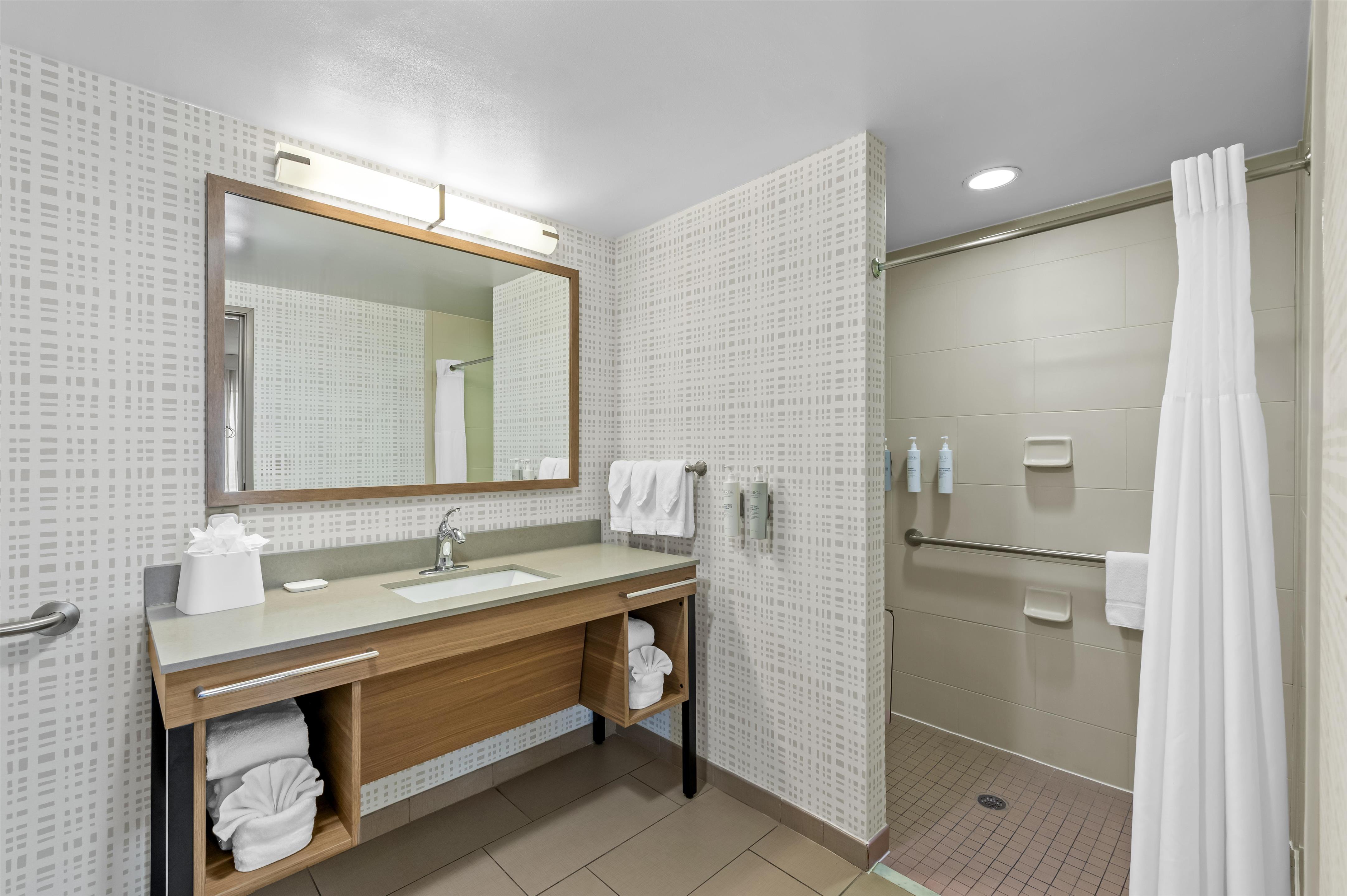 Guest room bath