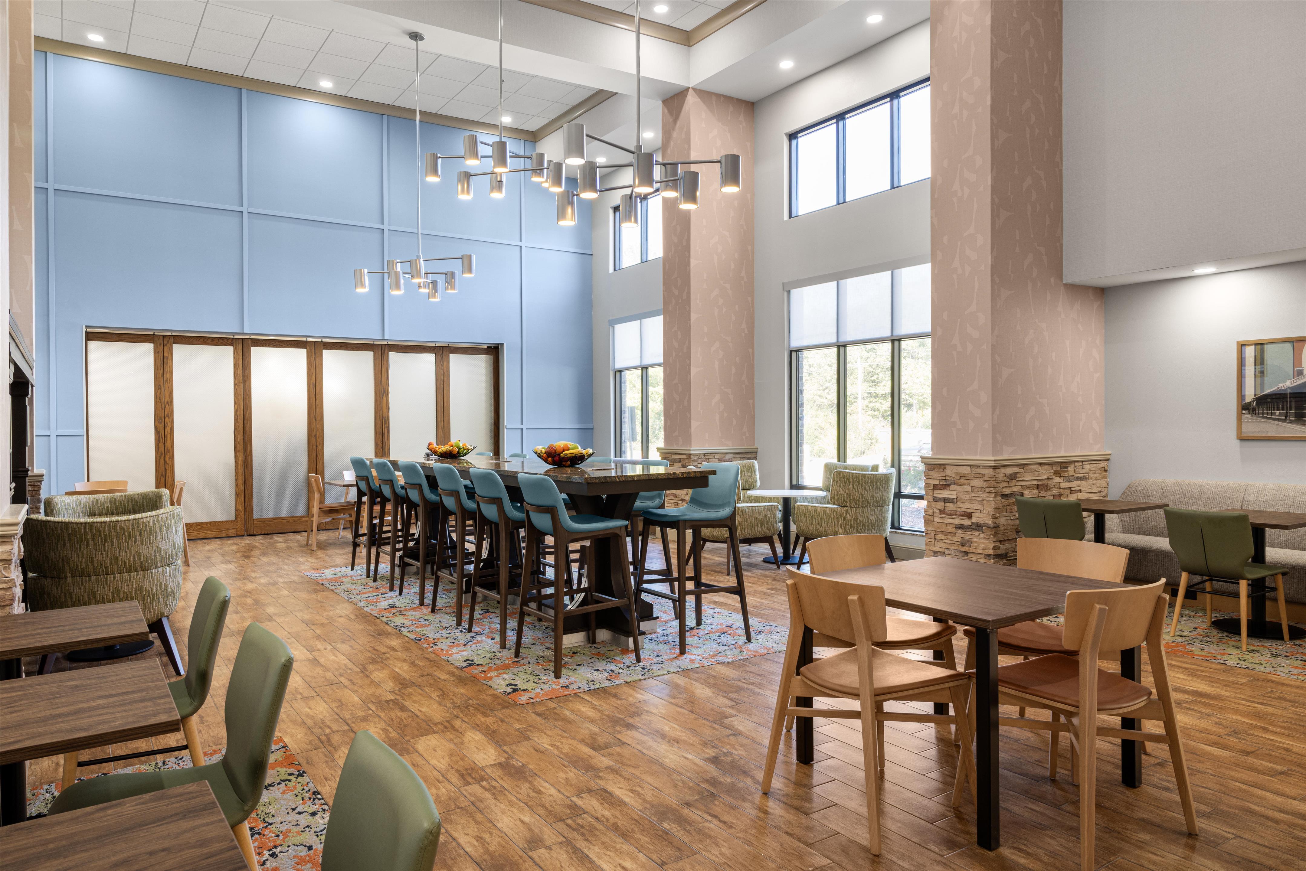 Lobby | Hampton Inn & Suites Hope