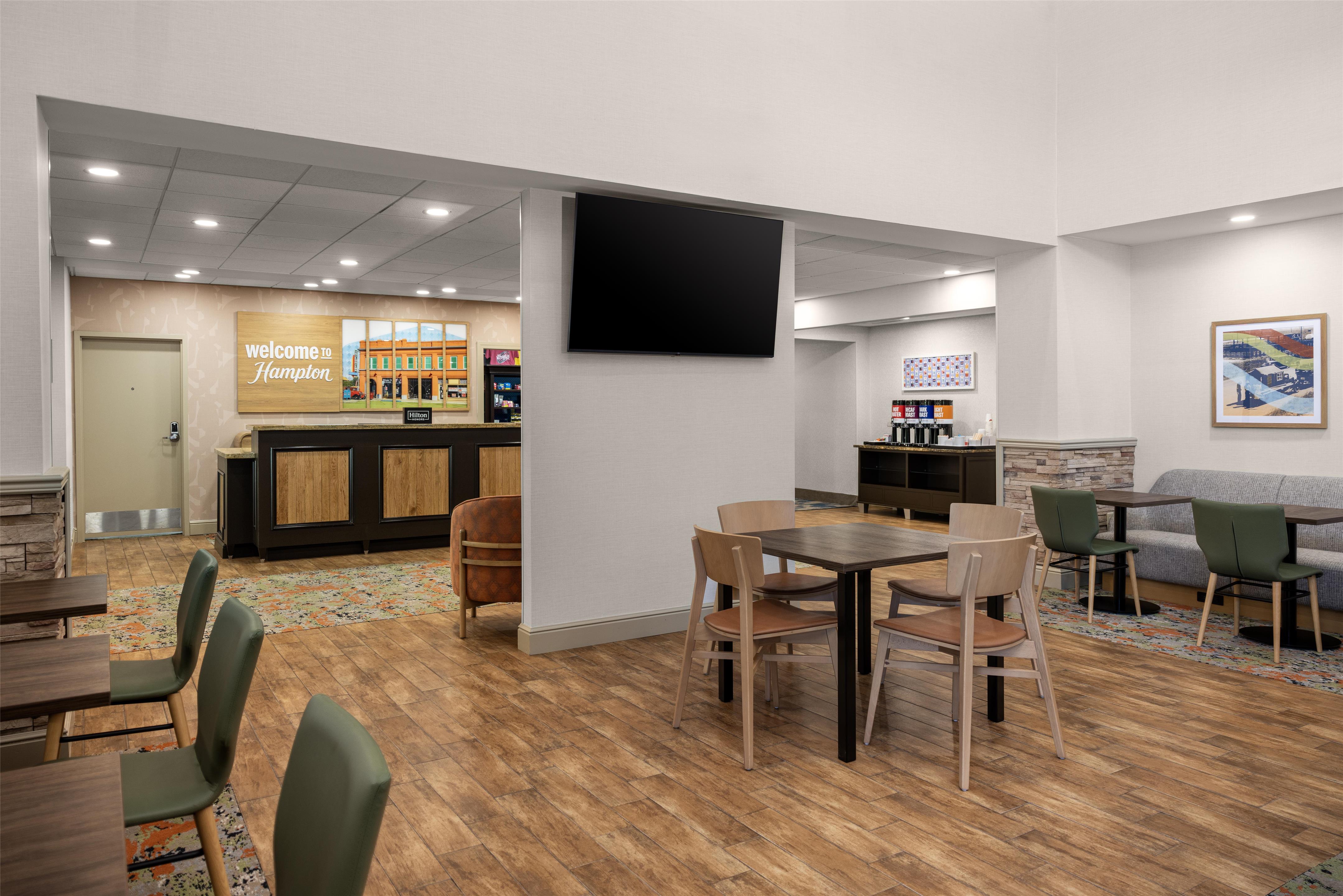 Lobby | Hampton Inn & Suites Hope