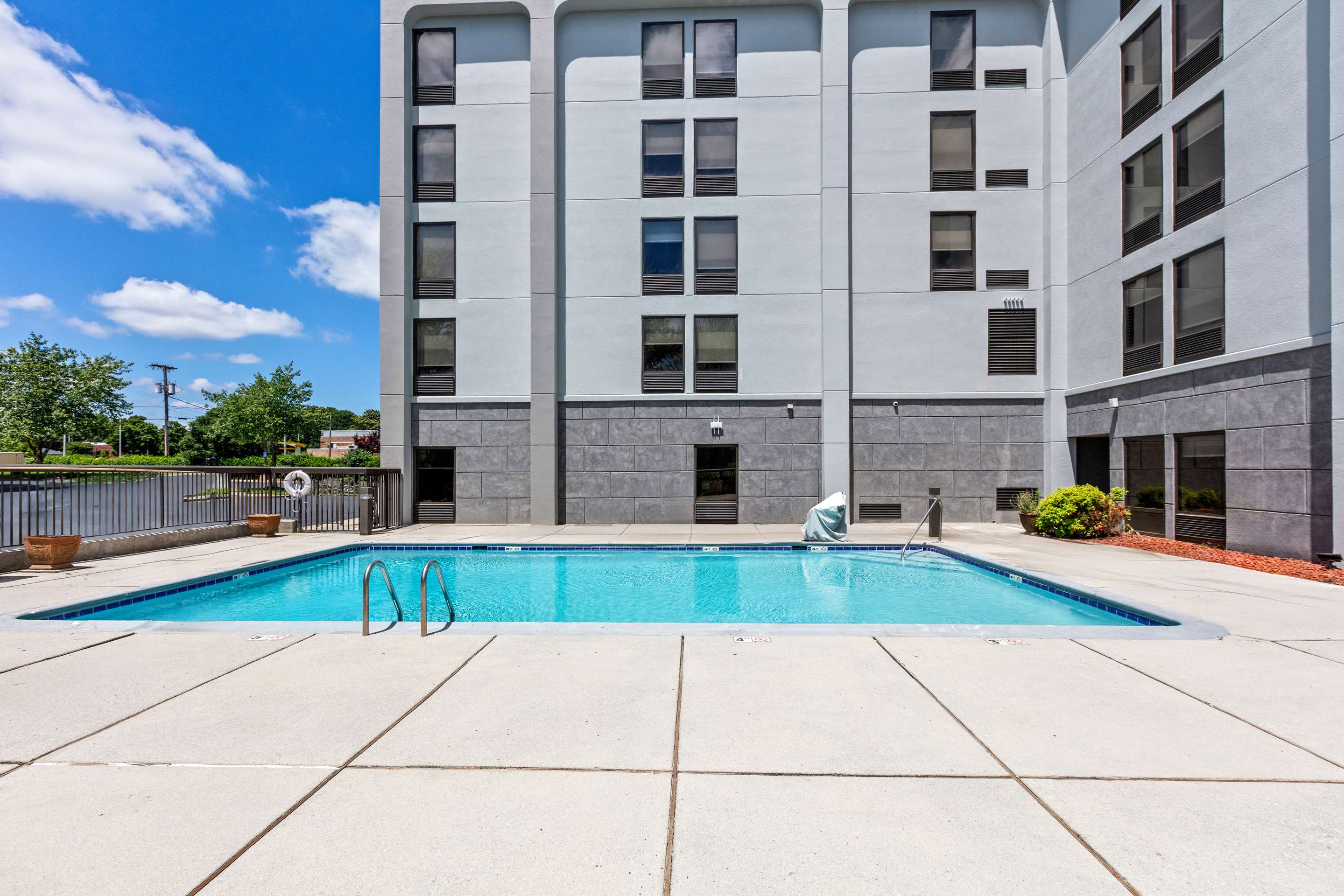 Pool | Hampton Inn Knoxville - Airport