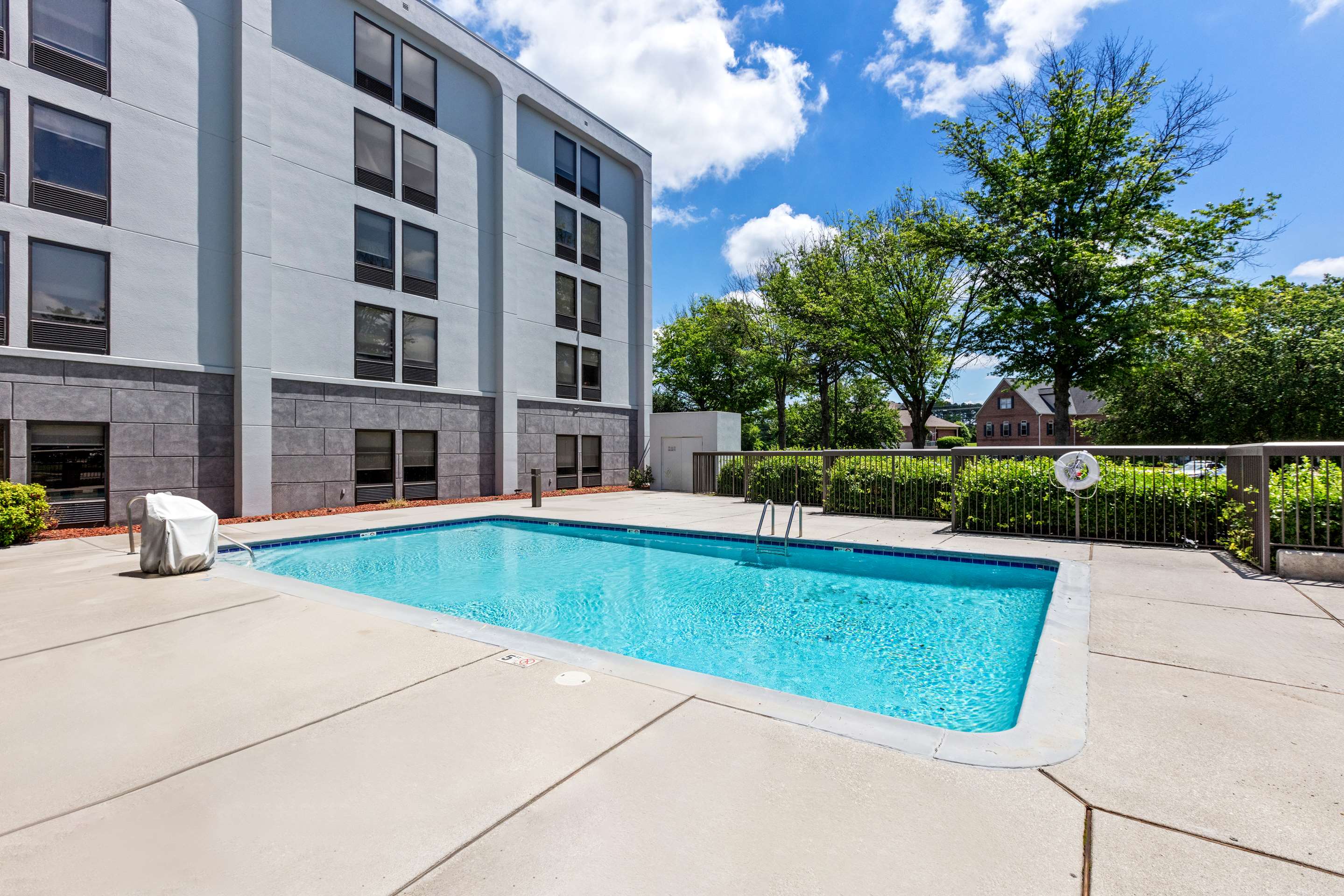 Pool | Hampton Inn Knoxville - Airport